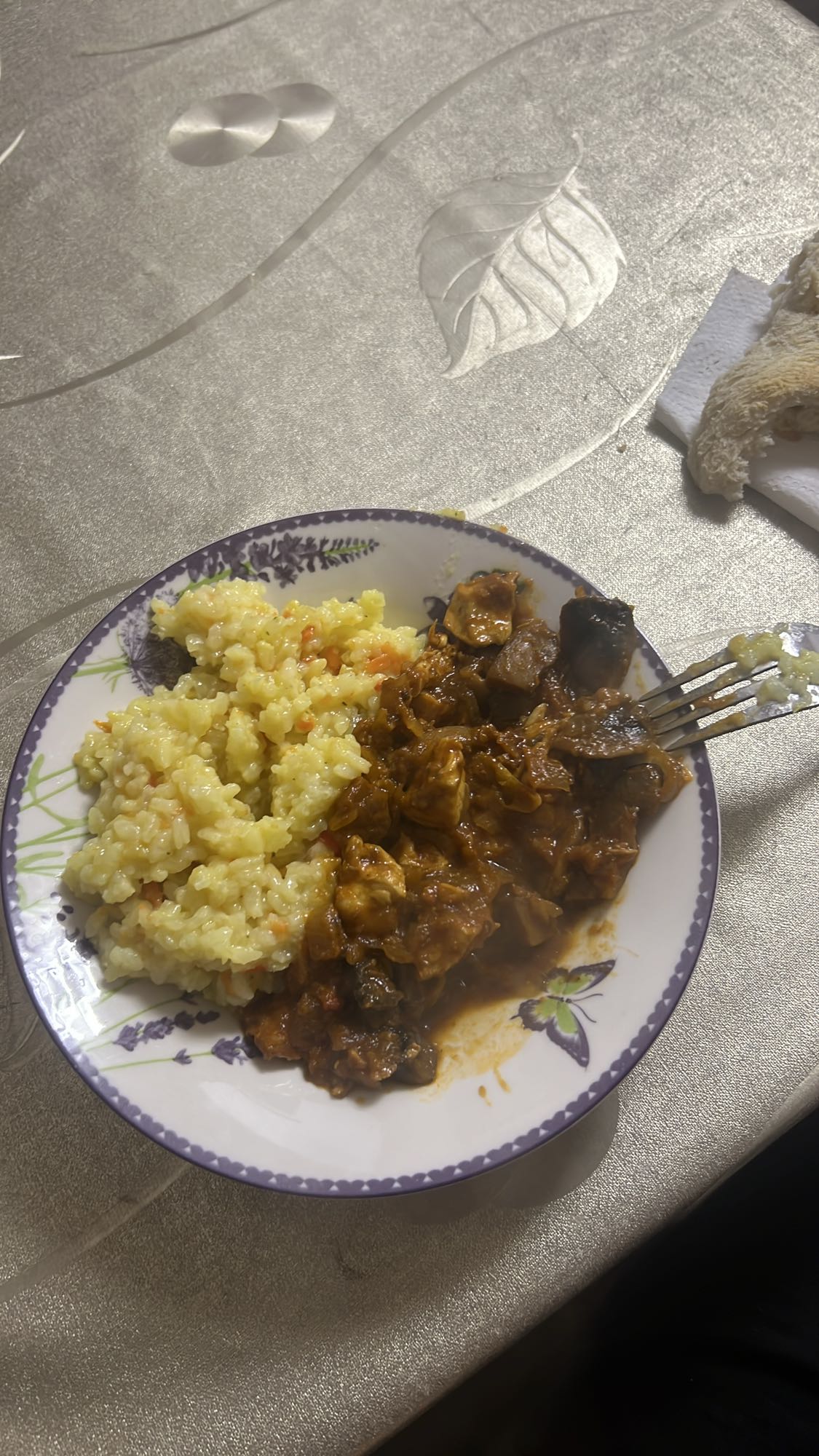 Pilaf cu tocăniță de pui