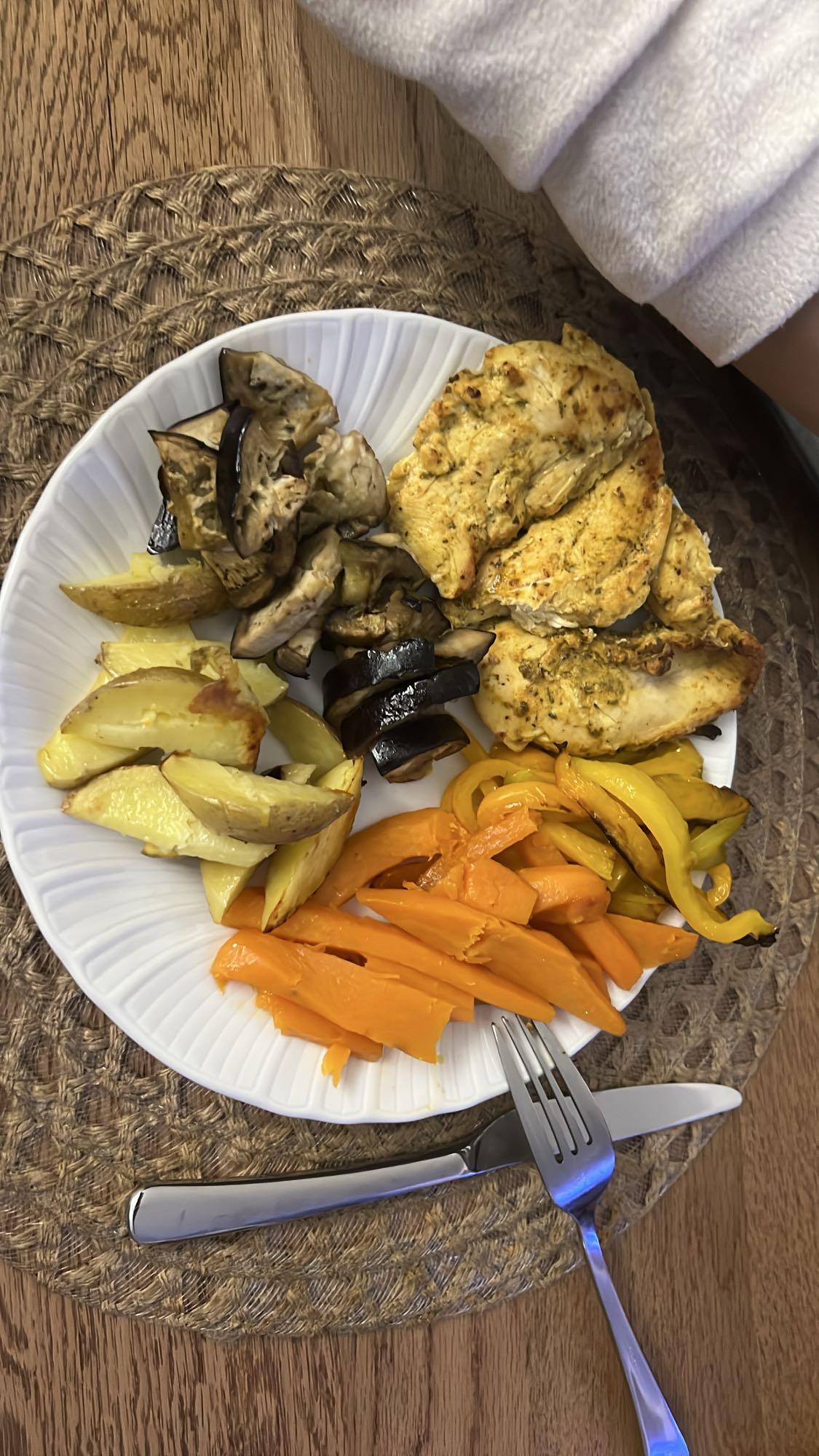 Izgara Tavuk ve Sebzeler