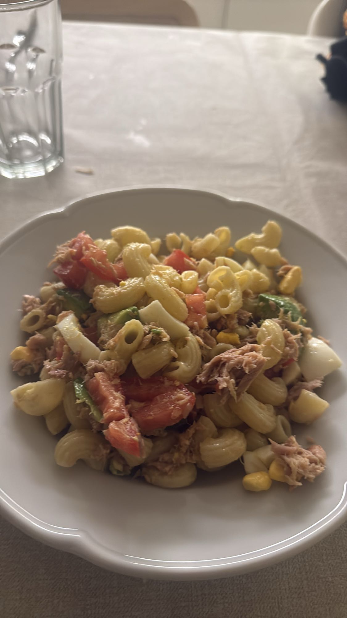 ensalada de pasta con atún