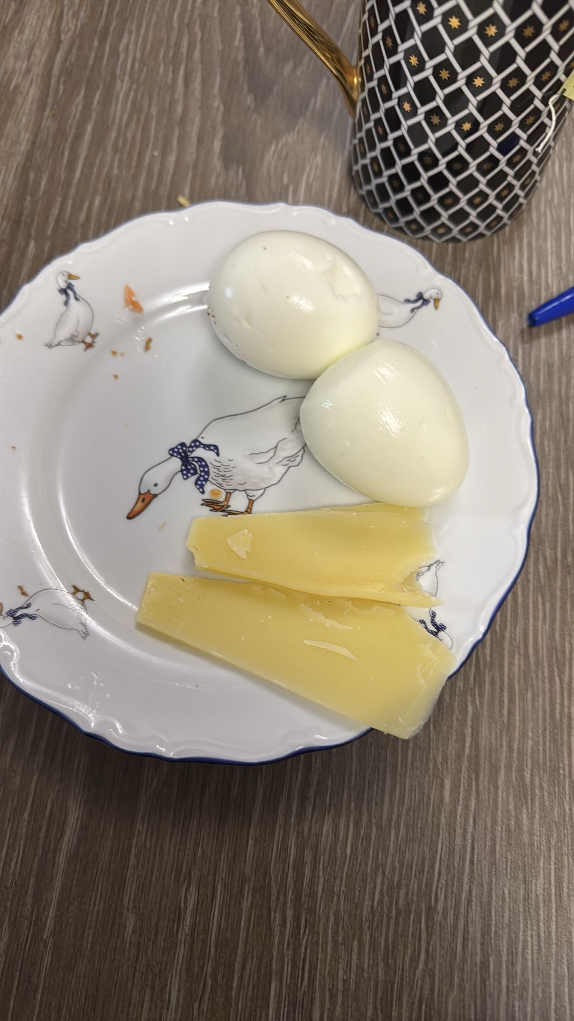 Яйца и сыр на завтрак