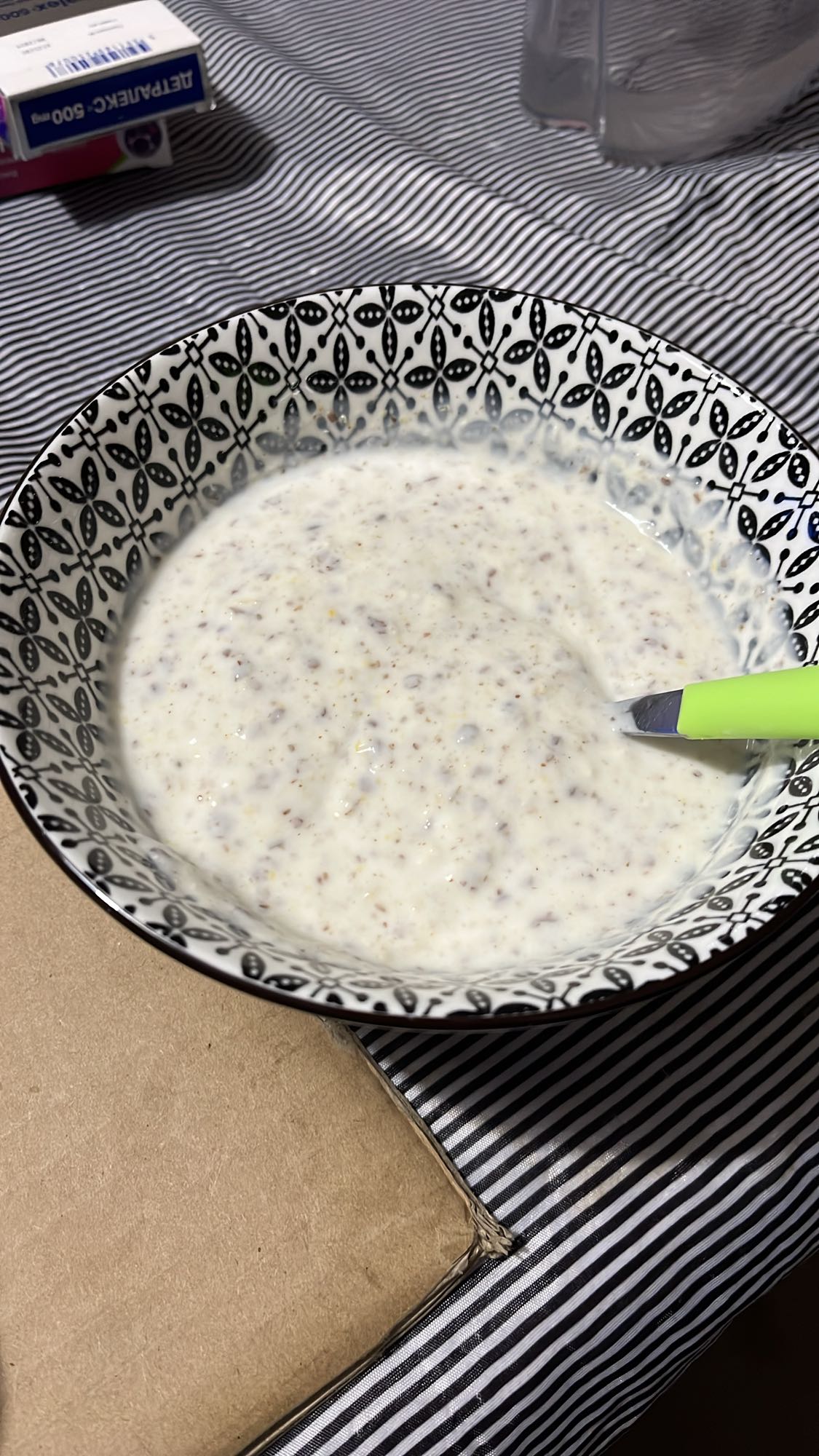 Кисело мляко с овесени ядки