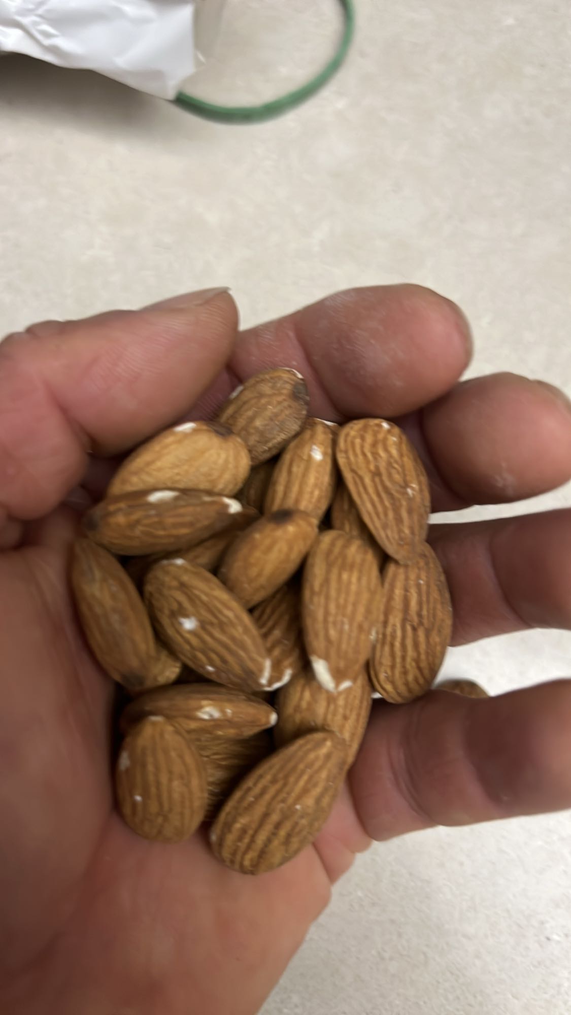 Badem atıştırmalık