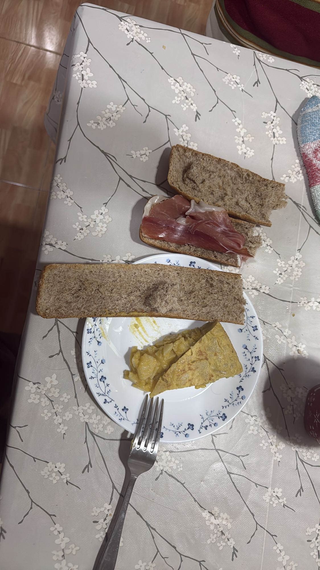 Bocadillo y tortilla española