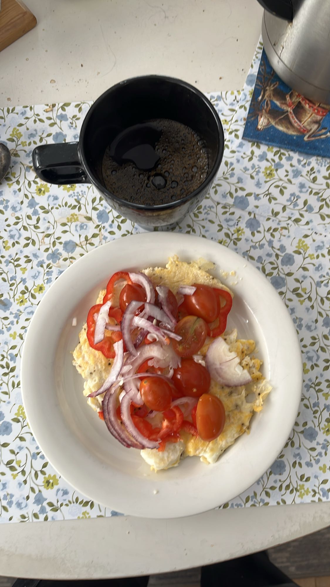 Omelett med grönsaker & kaffe