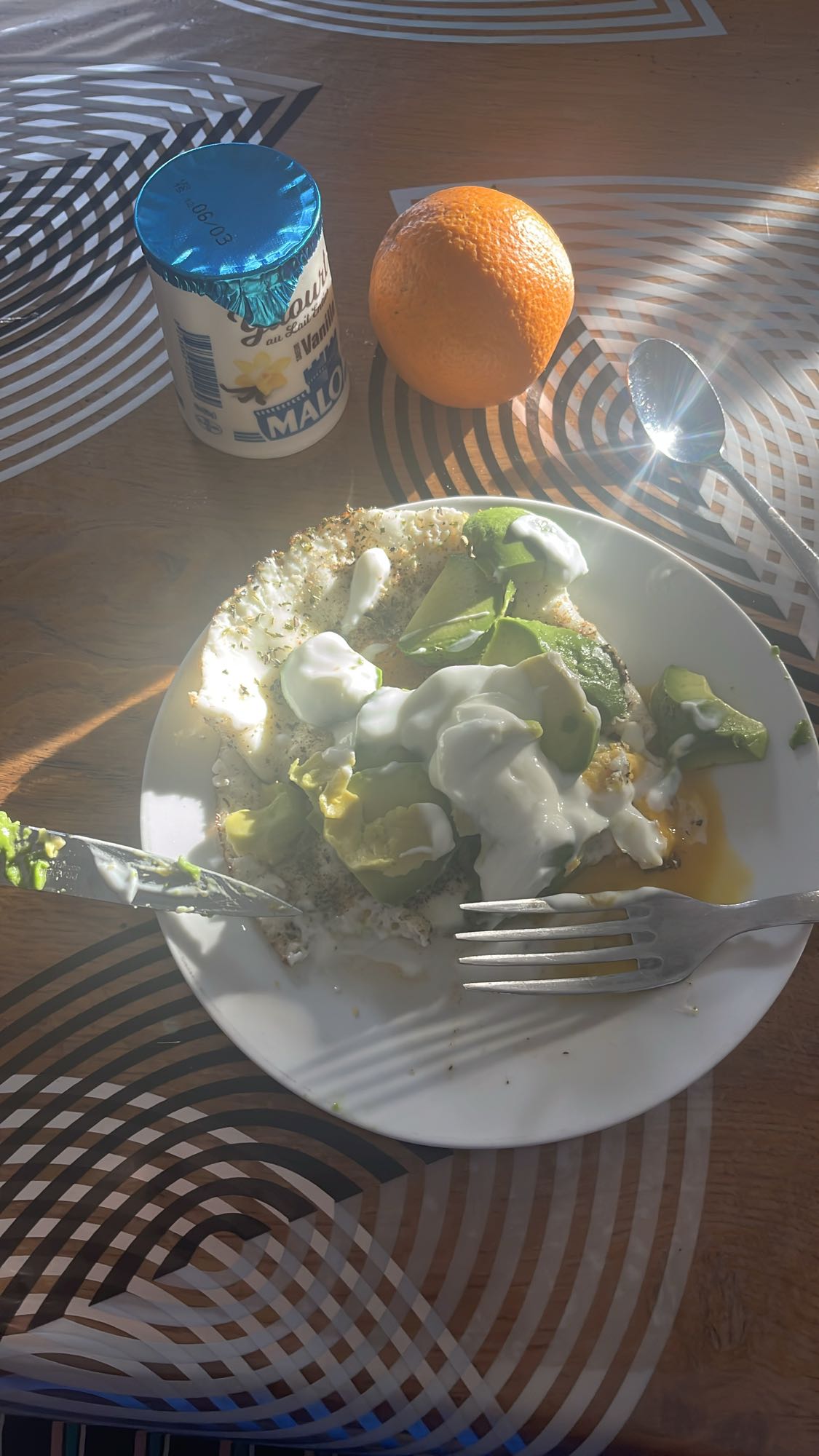 Petit-déjeuner avocat œuf