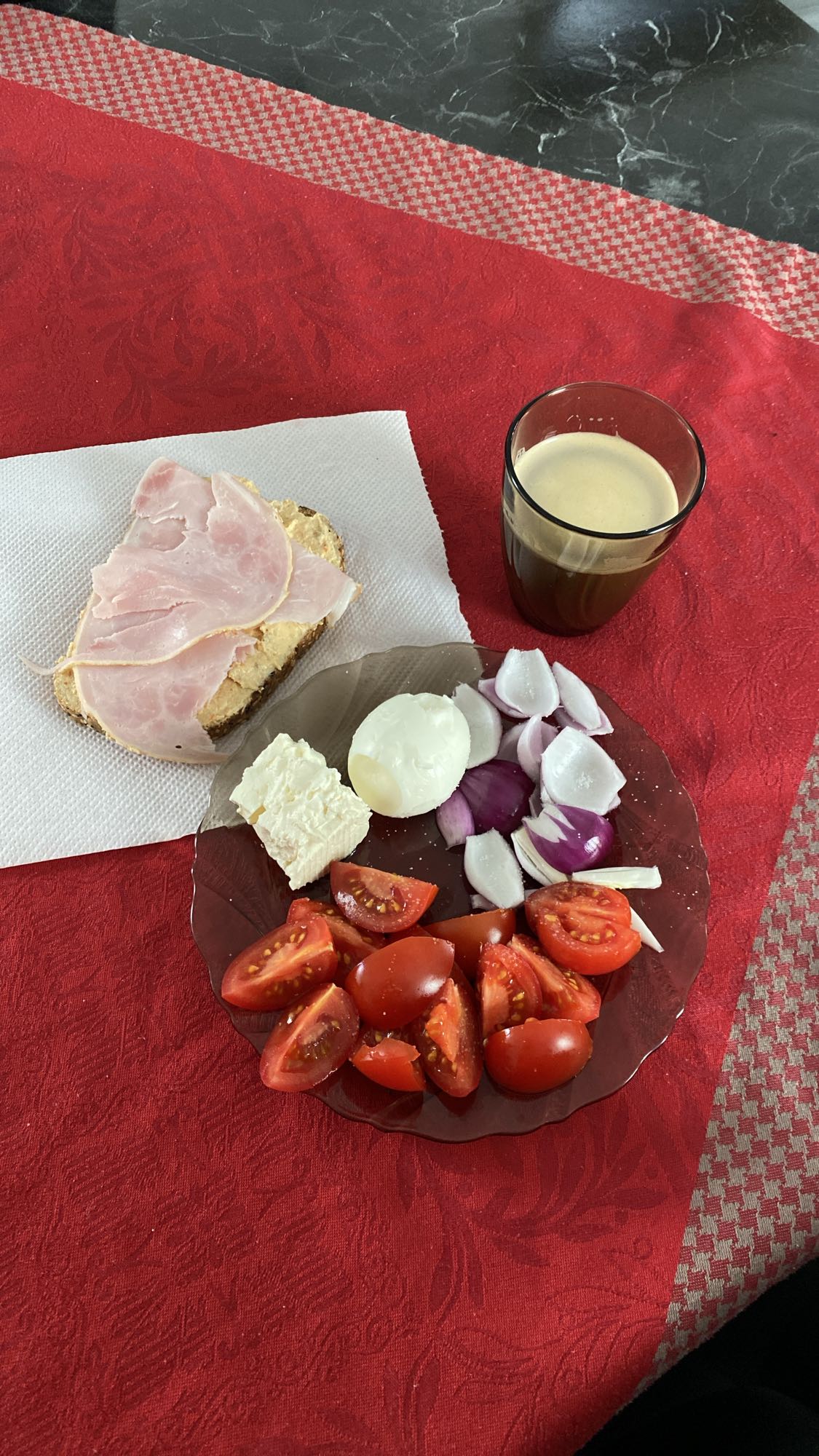 Mic dejun cu ou și legume