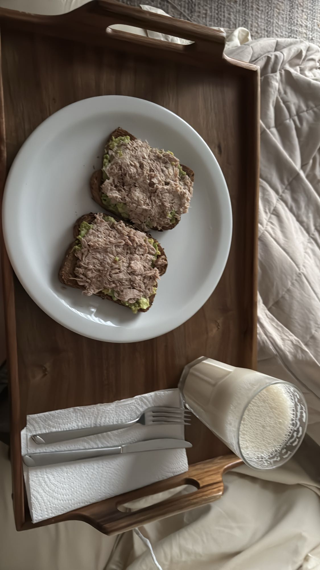 Tostadas de atún y leche