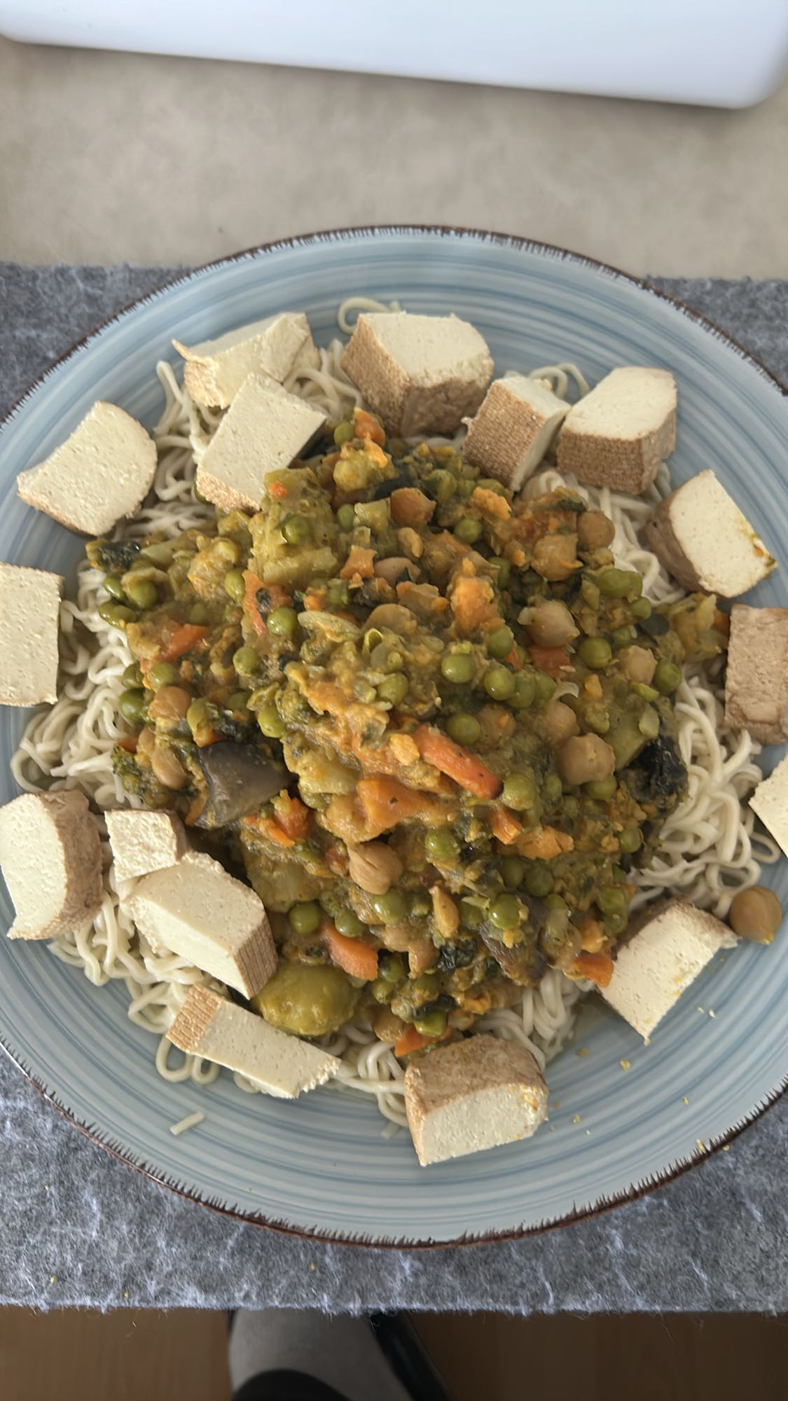 fideos con tofu y verduras