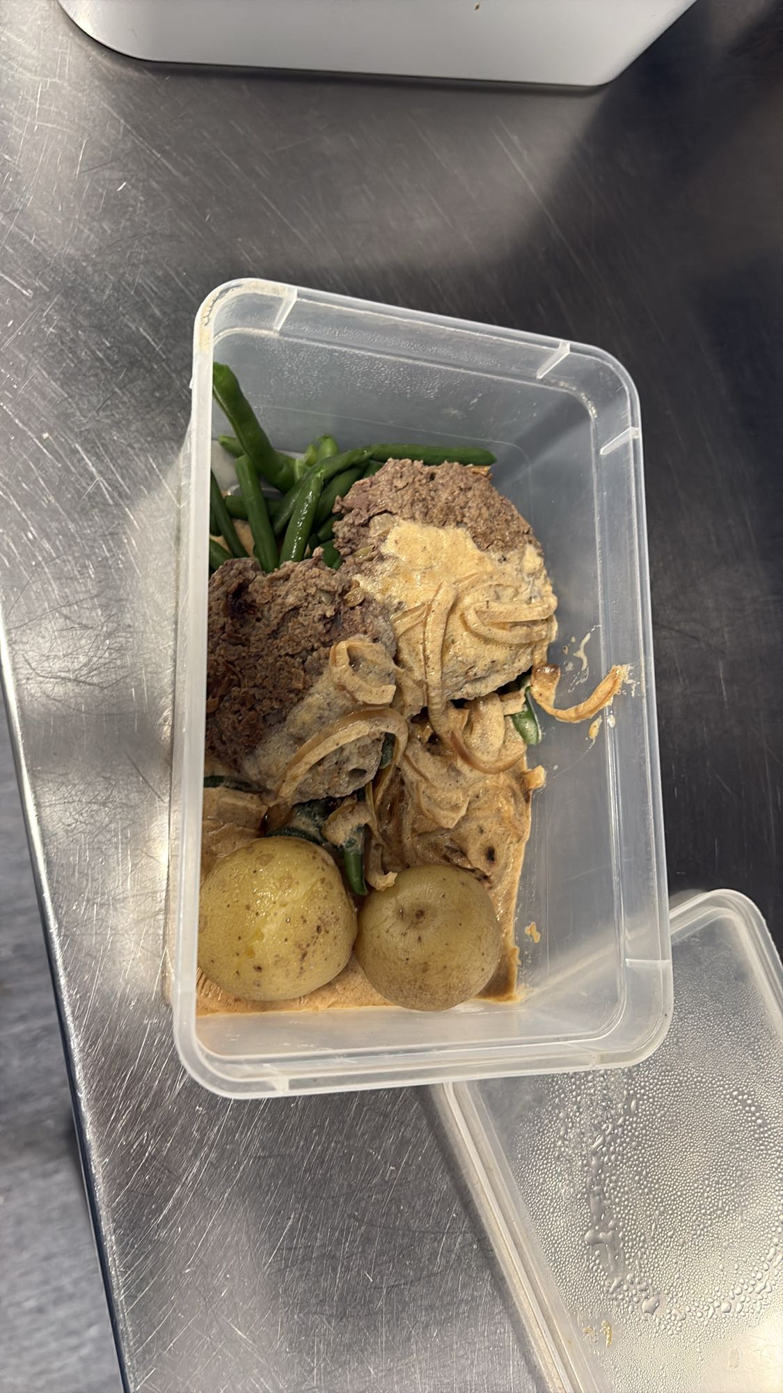 Biff med potatis och sås