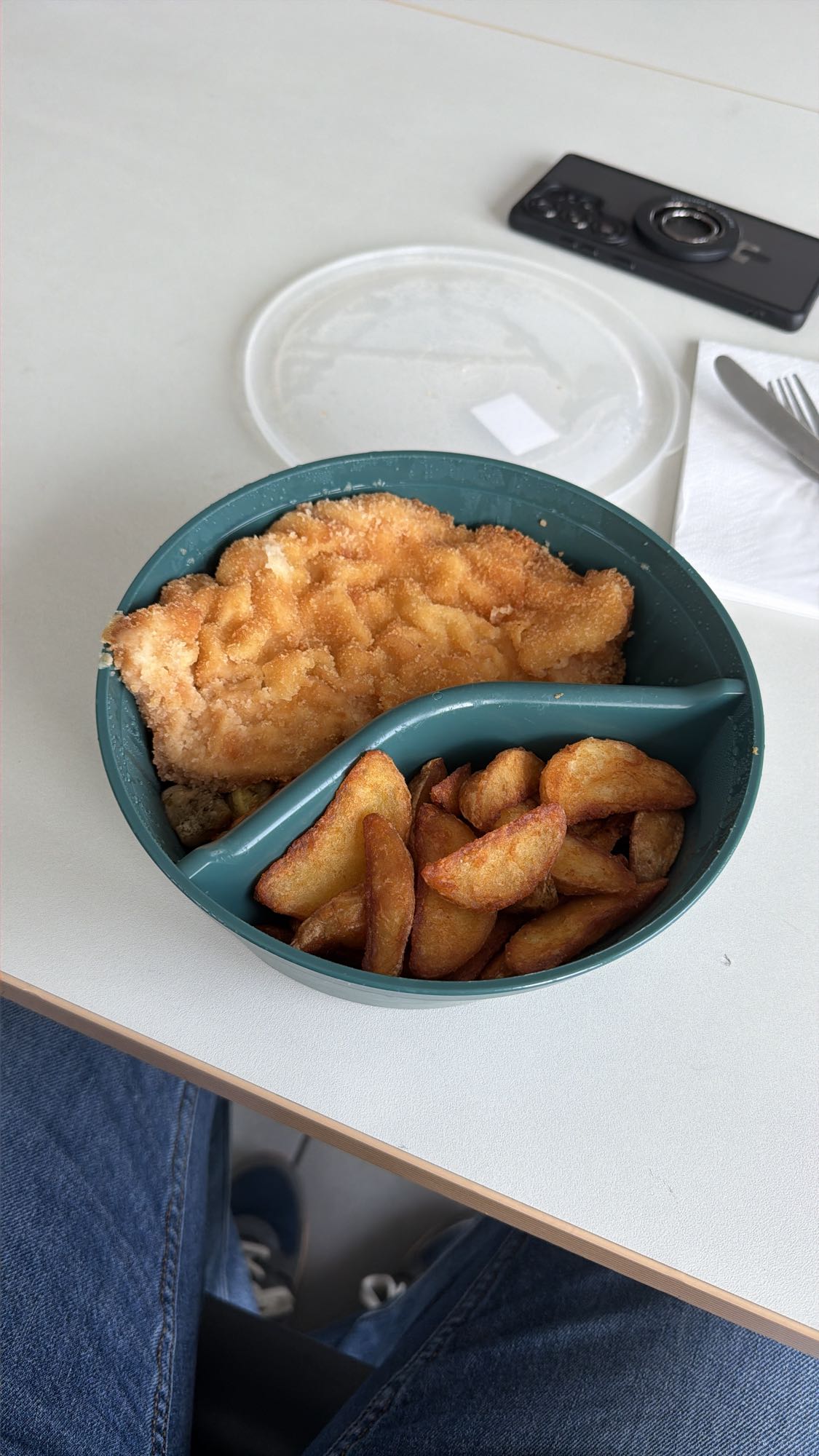 Schnitzel ve patates kızartması