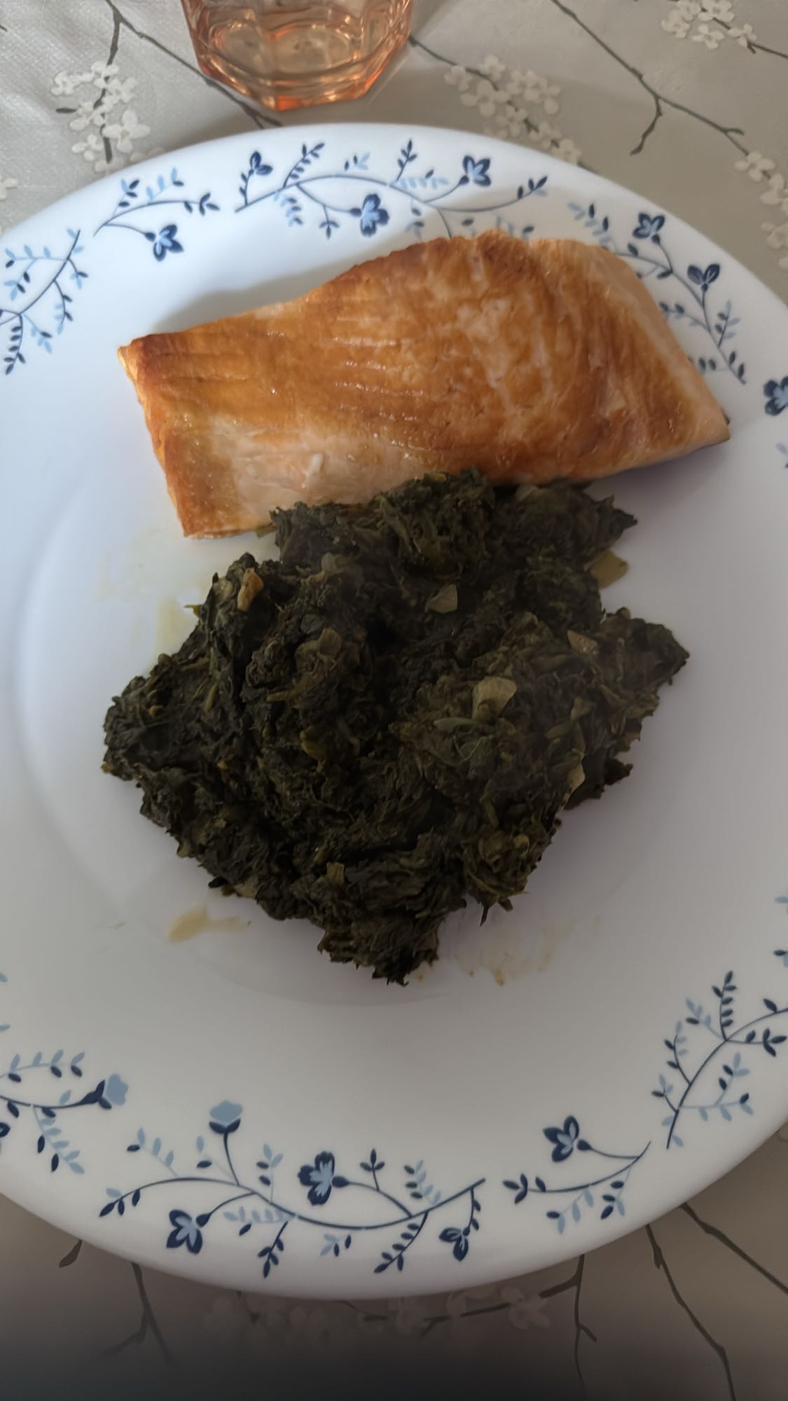 salmón con espinacas