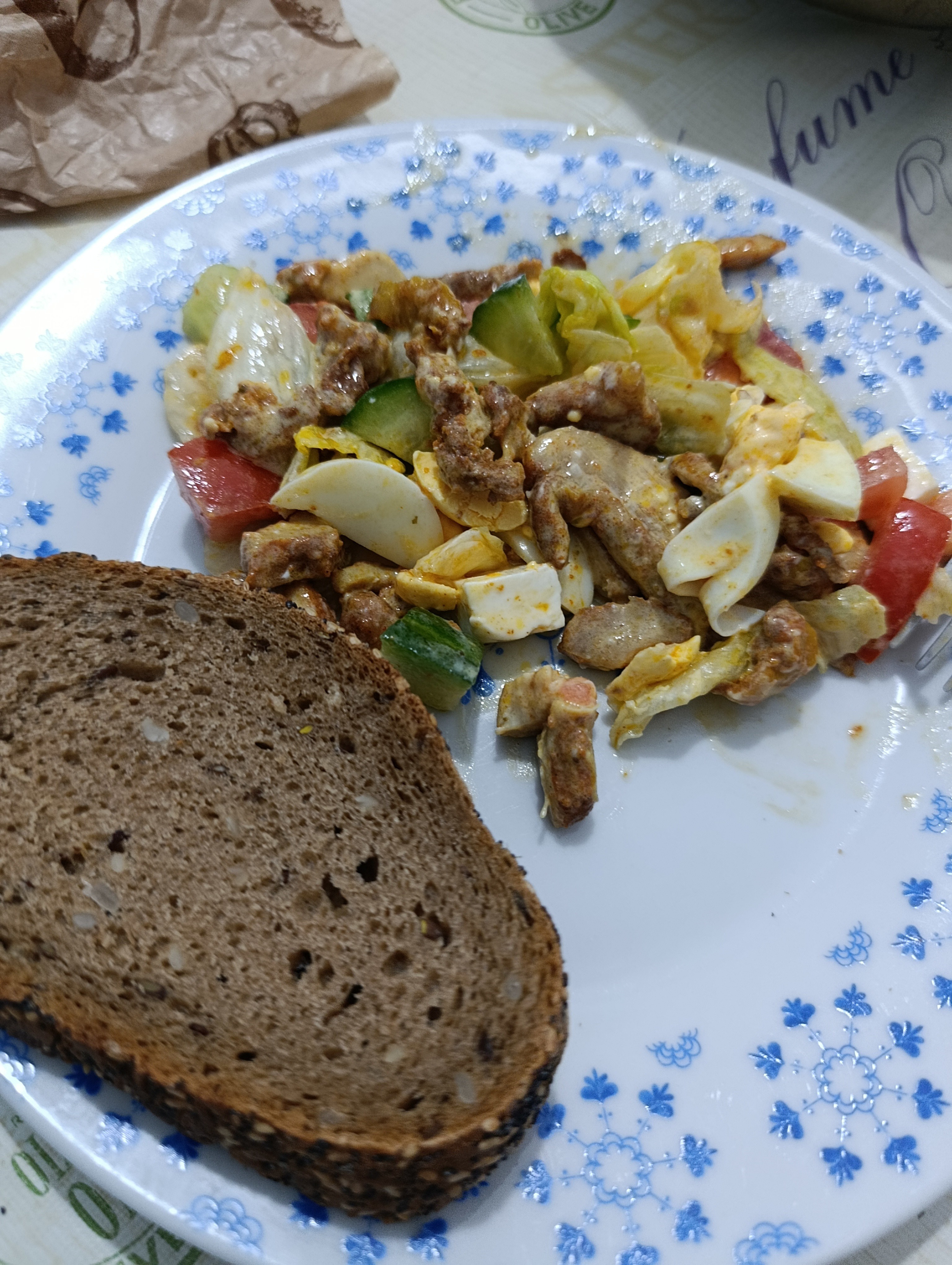 Ensalada con pan integral