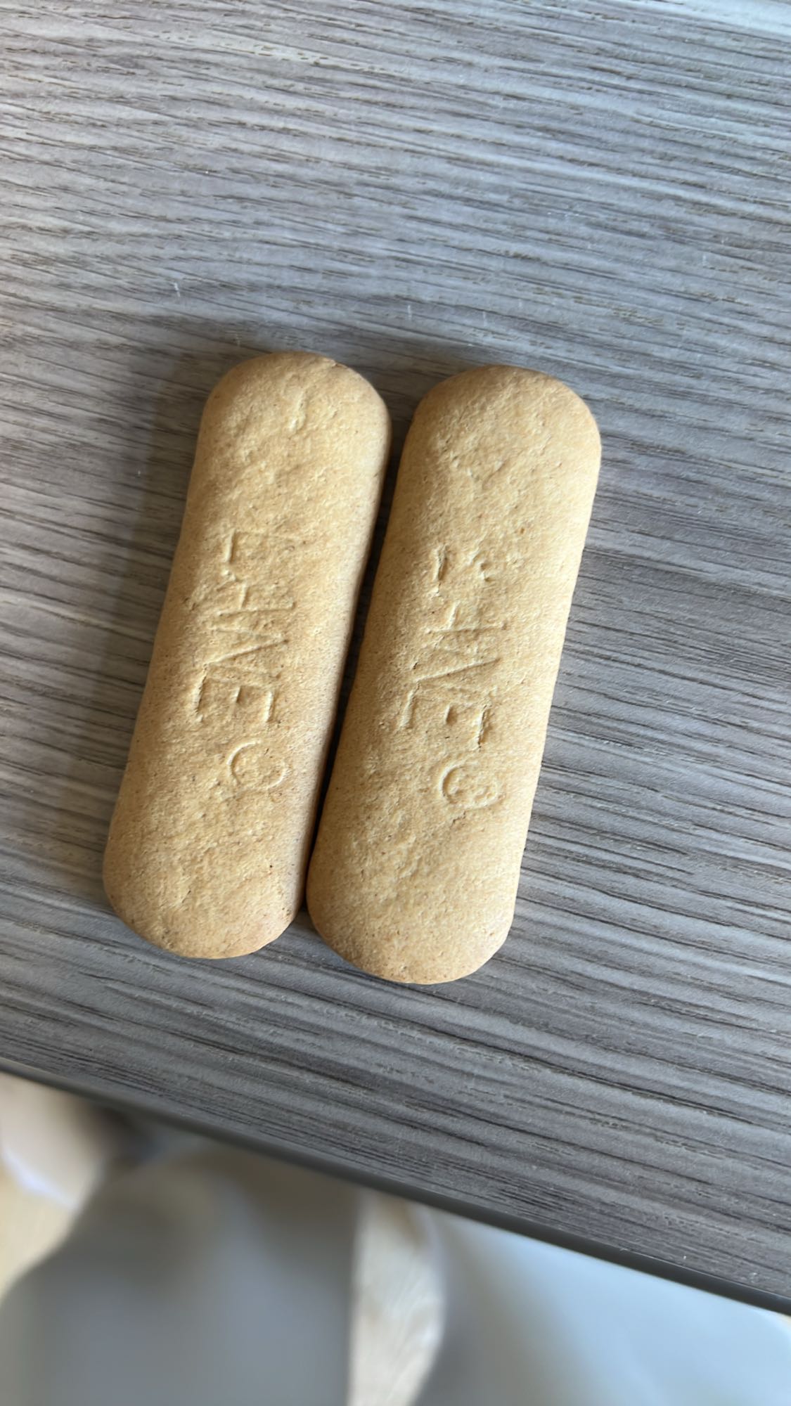 İki kedi dili bisküvi