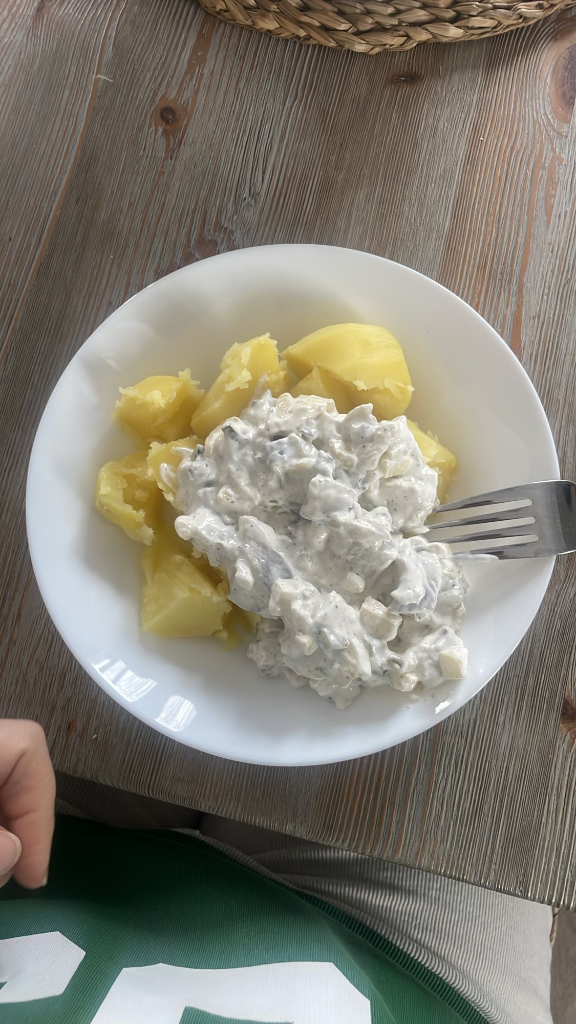 ziemniaki z sosem śmietanowym