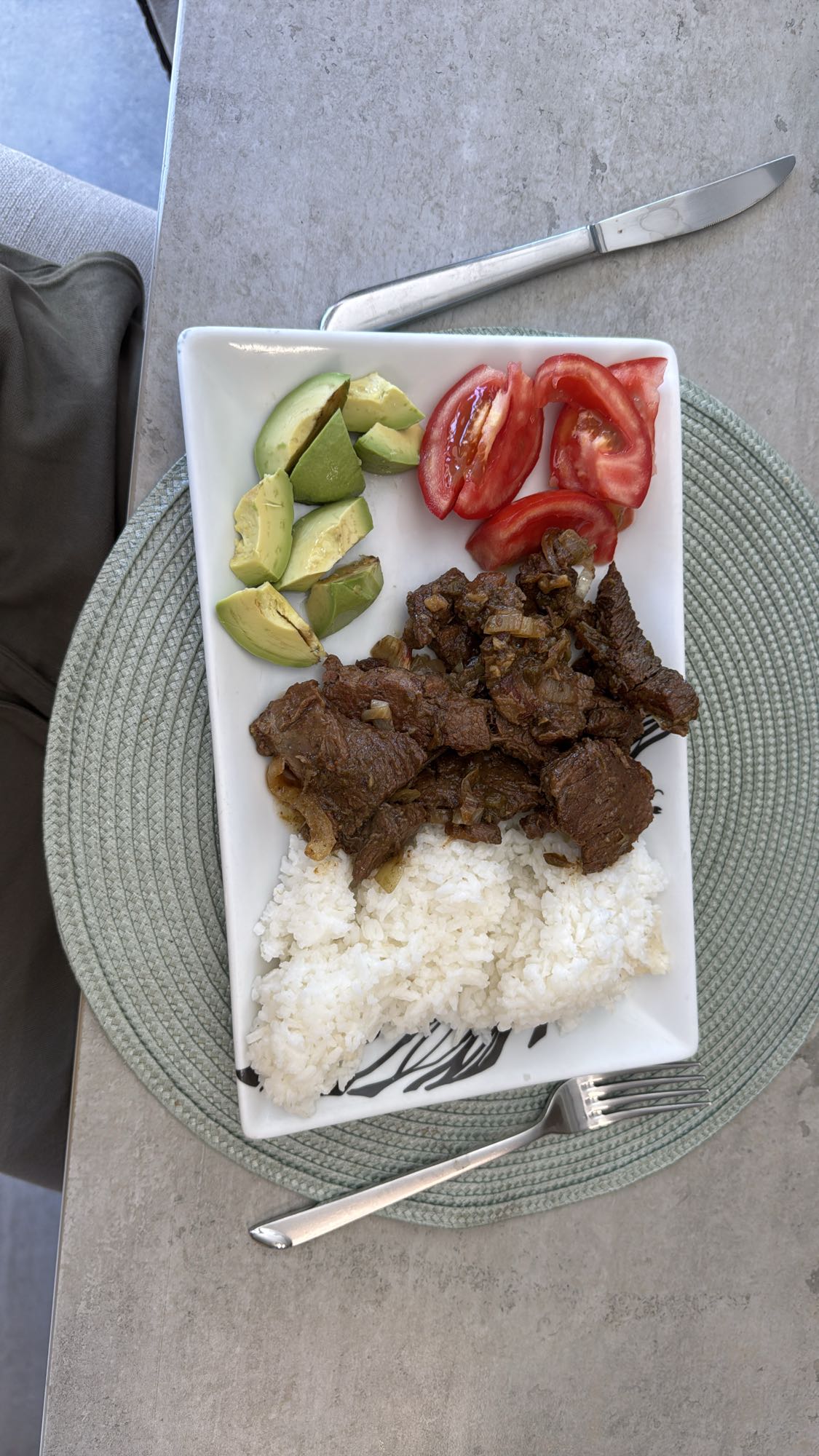Carne con arroz y verduras