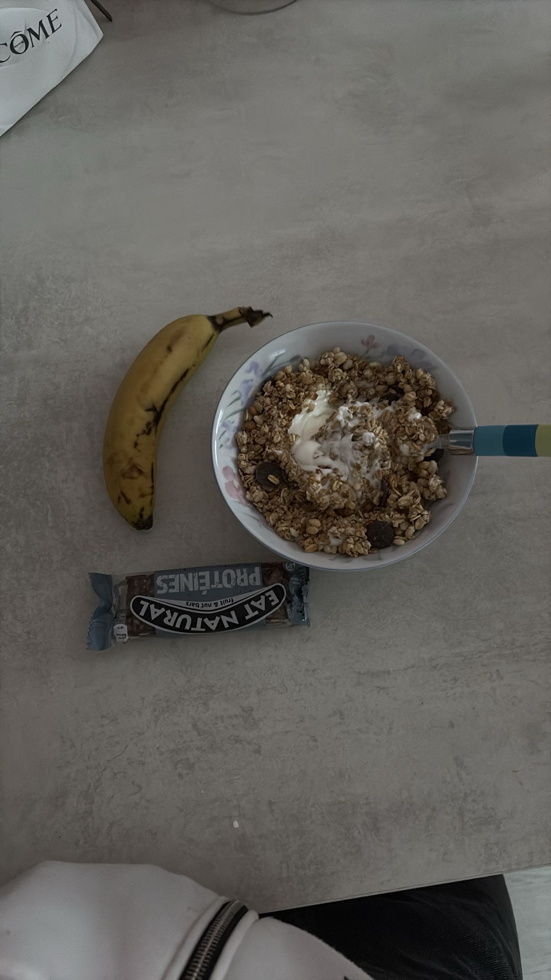 Petit-déjeuner granola banane