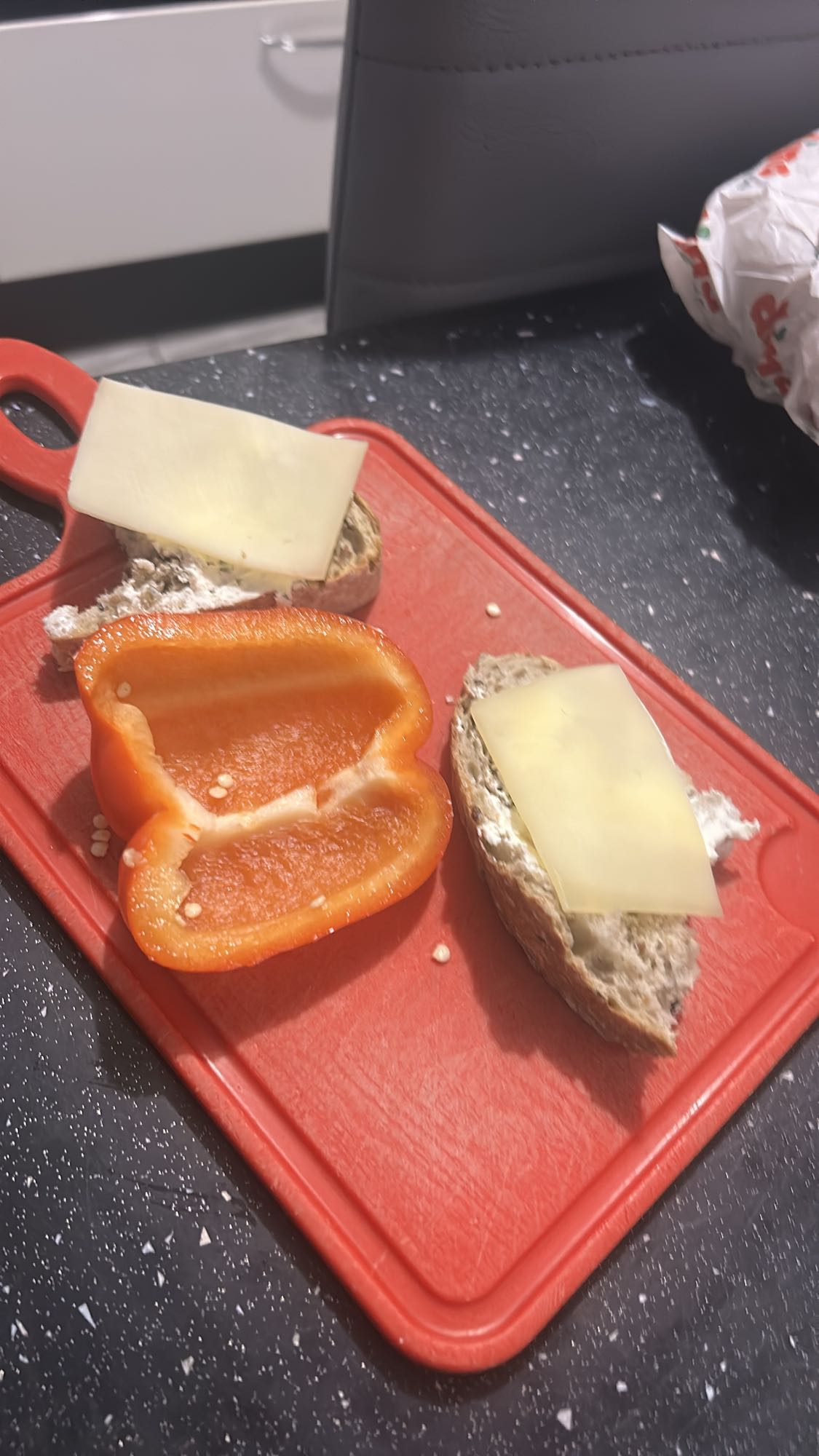 Kanapki z papryką i serem