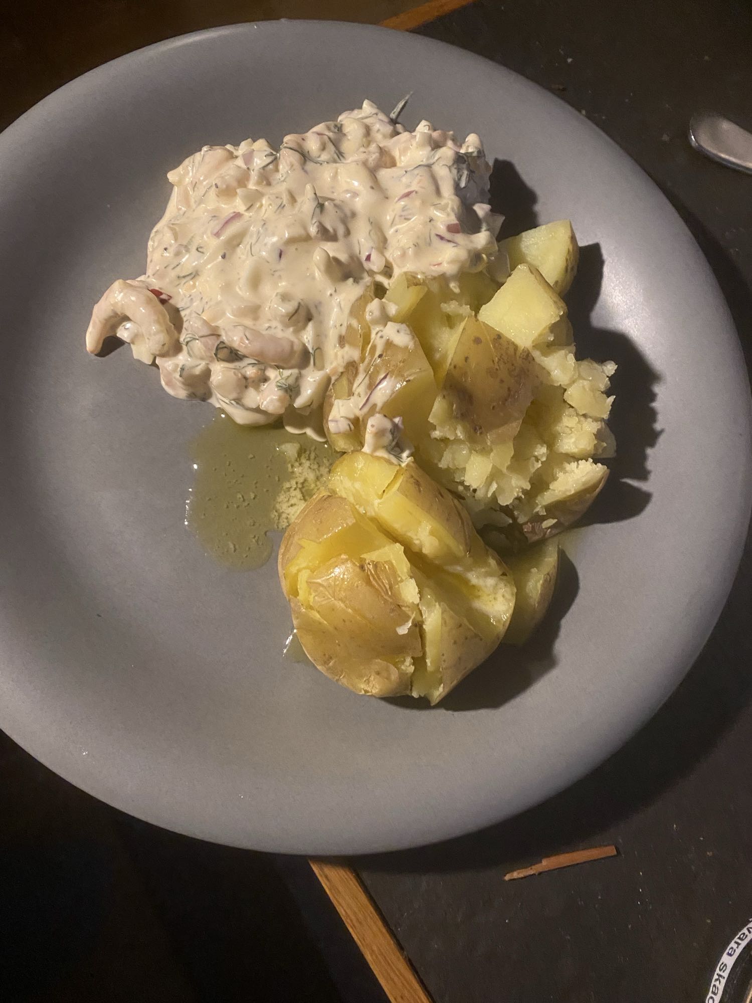 Bakad potatis med räkröra