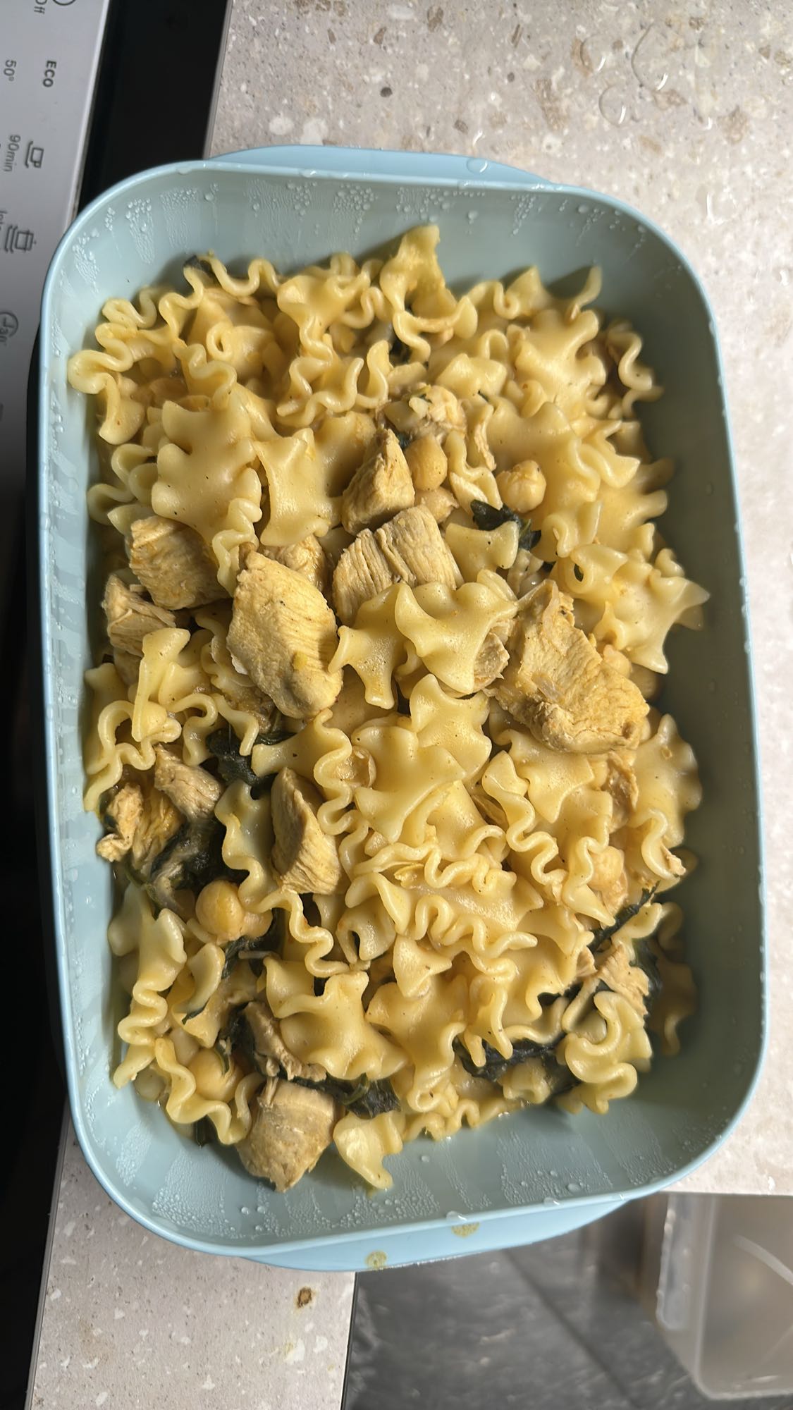 Kycklingpasta med kikärtor