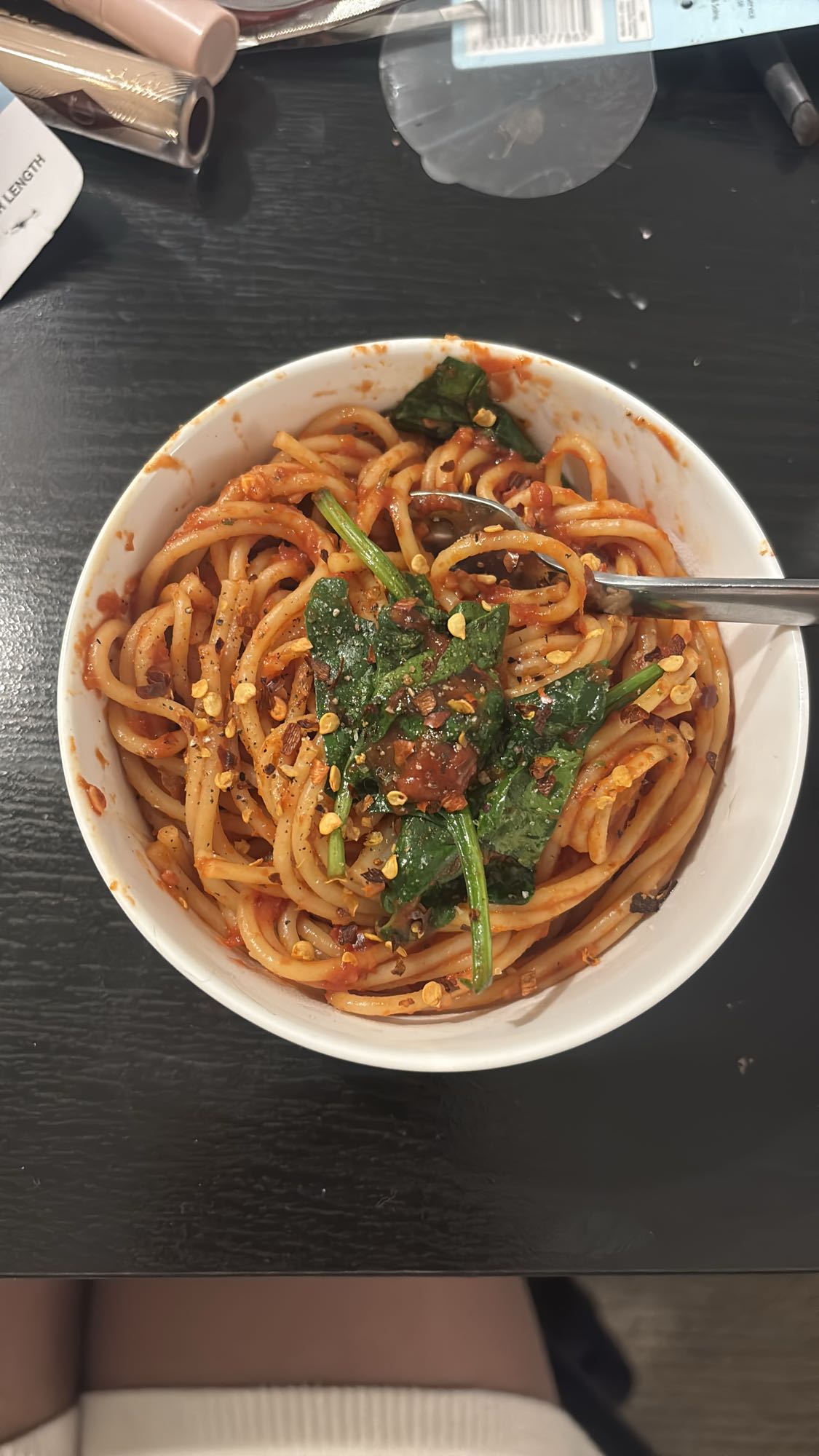 Kryddig tomatpasta med spenat