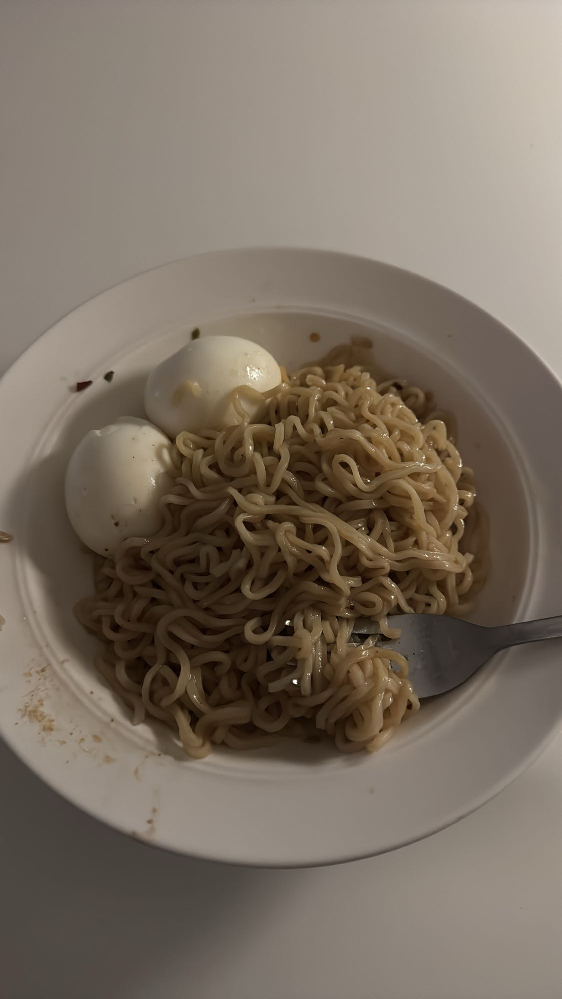 Nudlar med kokta ägg