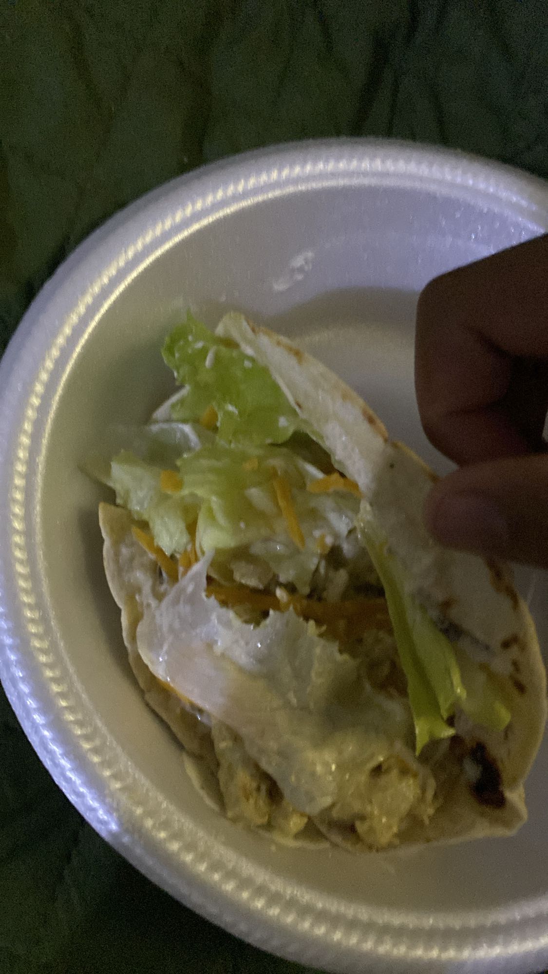 taco de pollo con lechuga