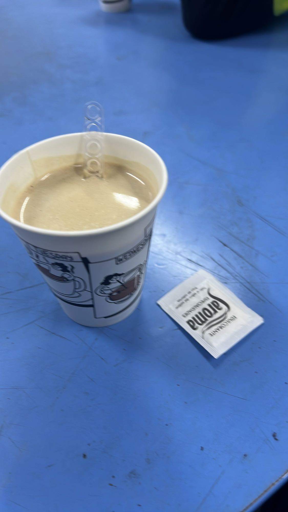 café con crema y endulzante