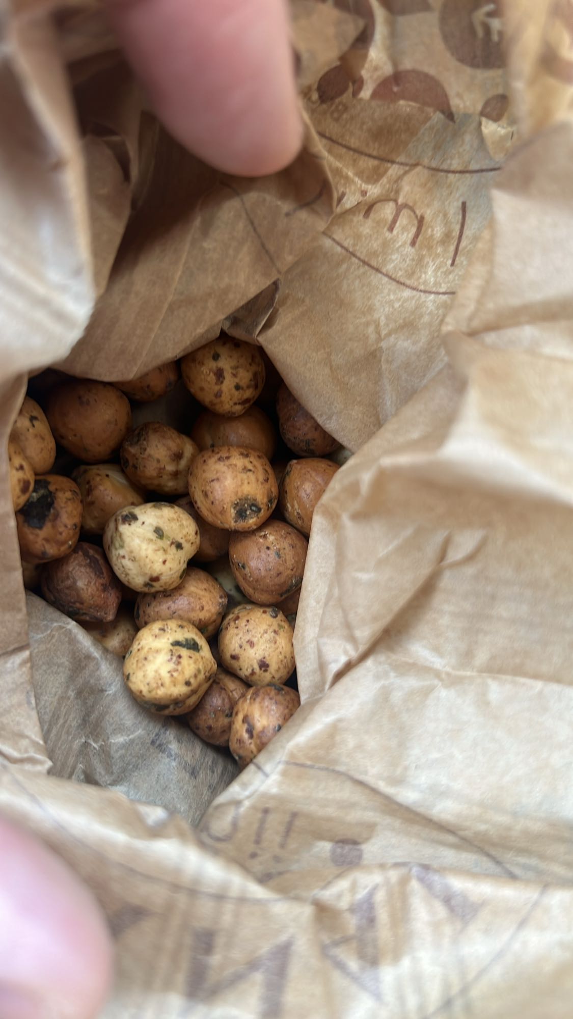 Nuci prăjite condimentate