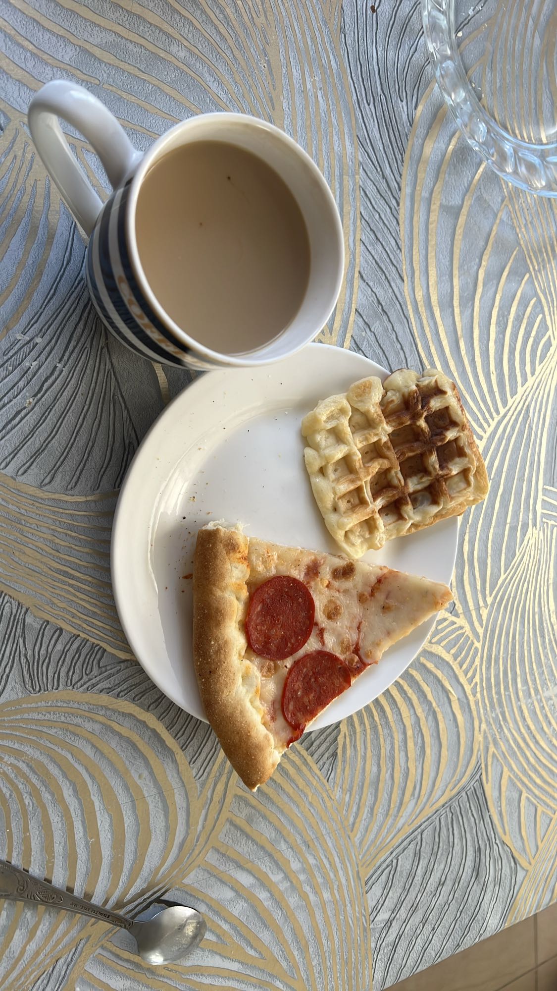 Пицца, вафля и кофе