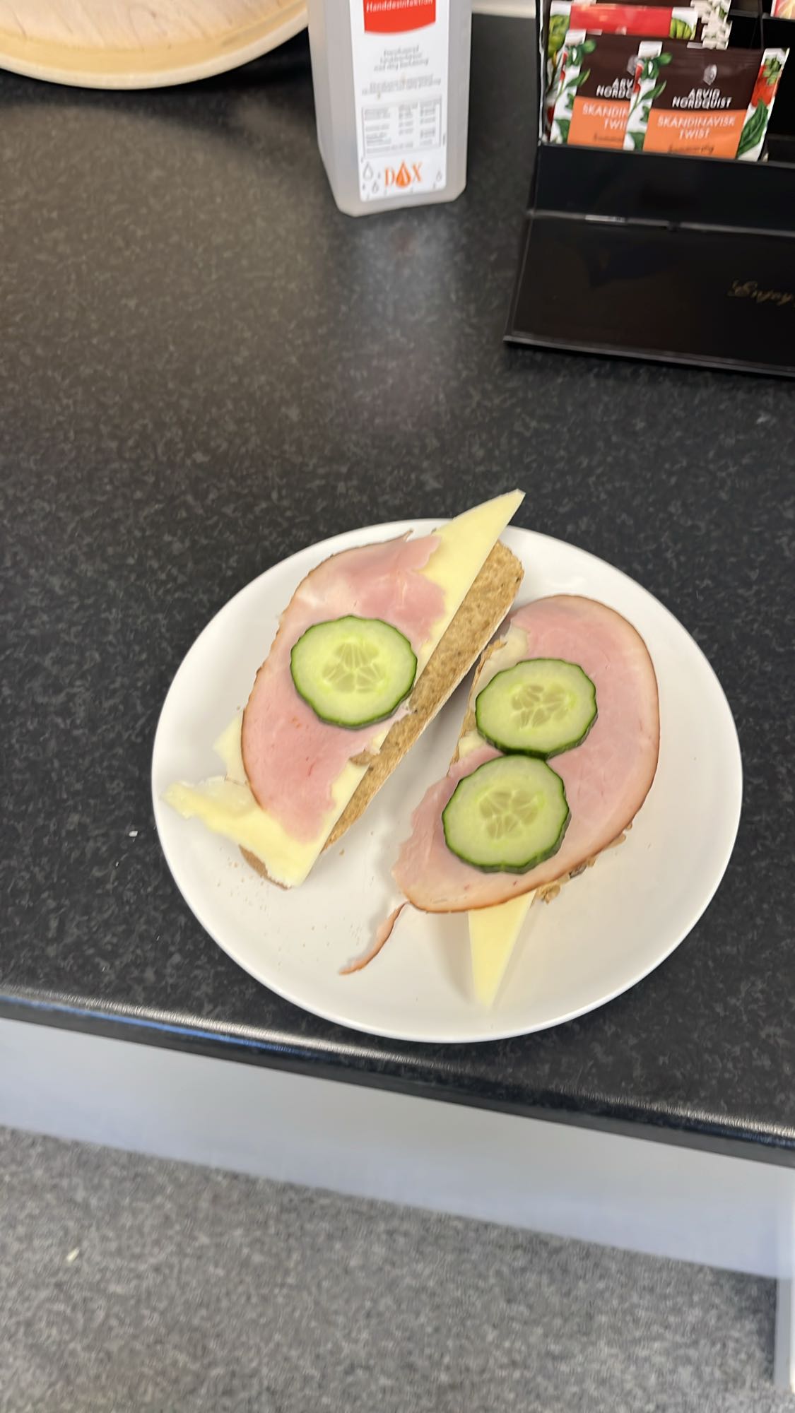 Ost och skinka smörgås