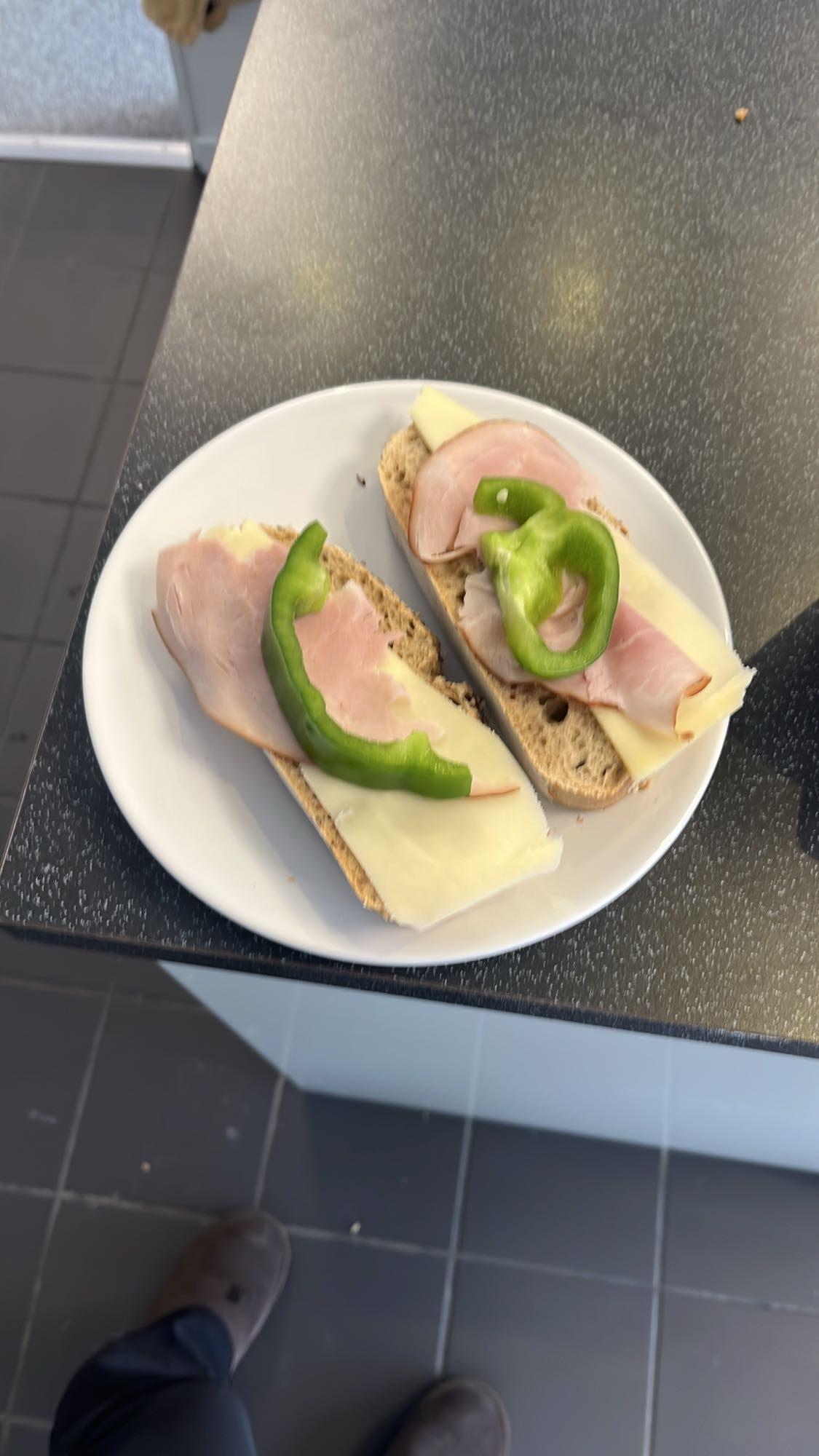 Ost och skinka smörgås