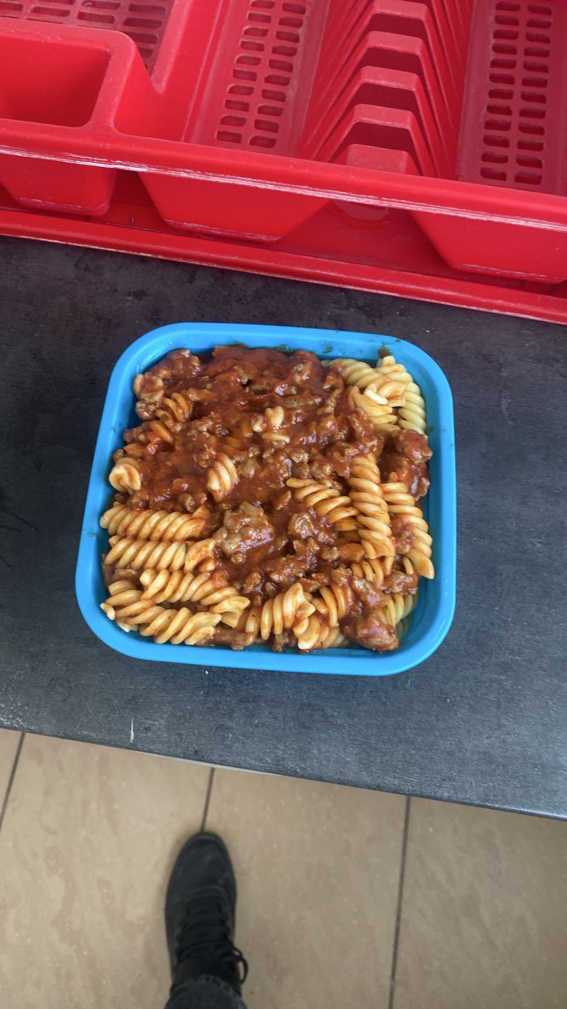 makaron z sosem mięsnym