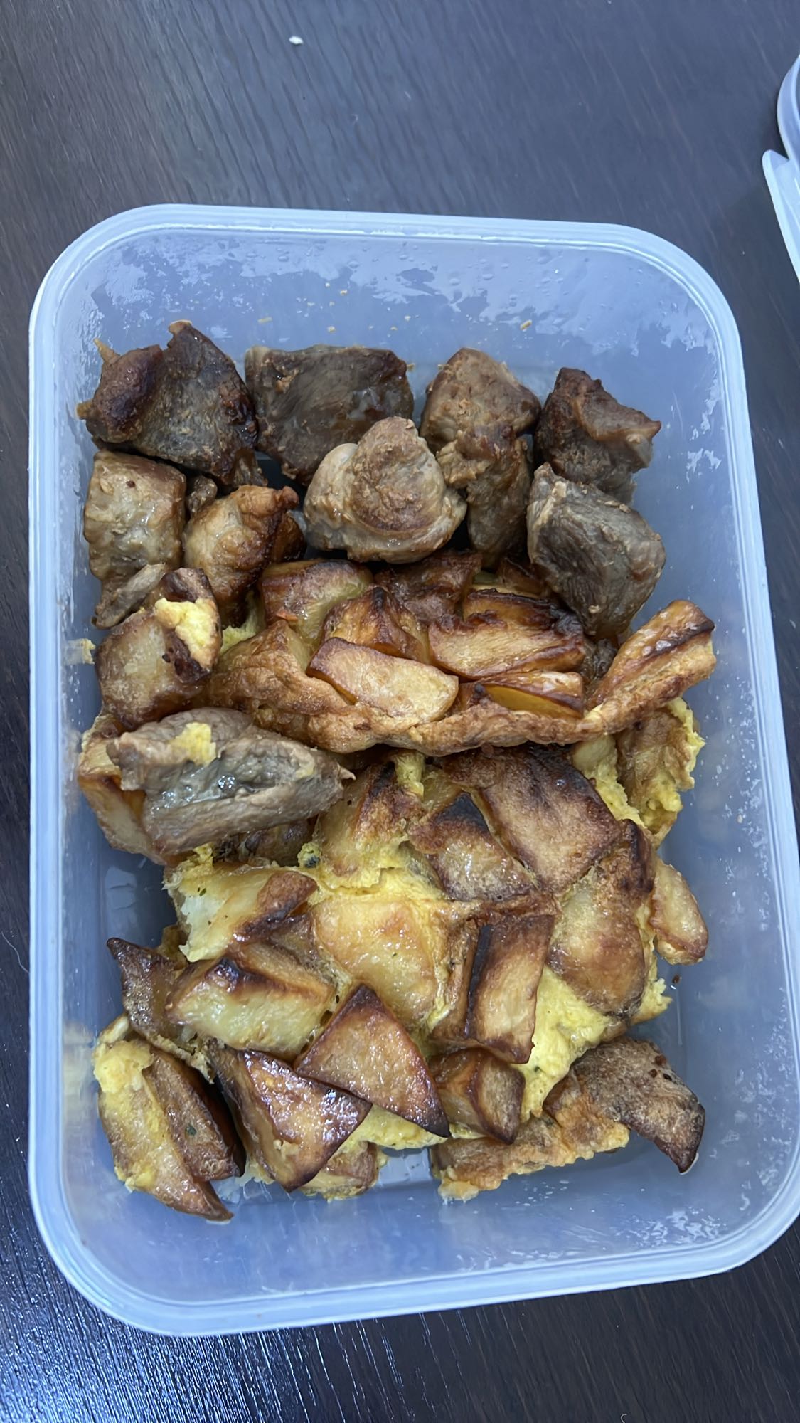 Cartofi prăjiți cu carne