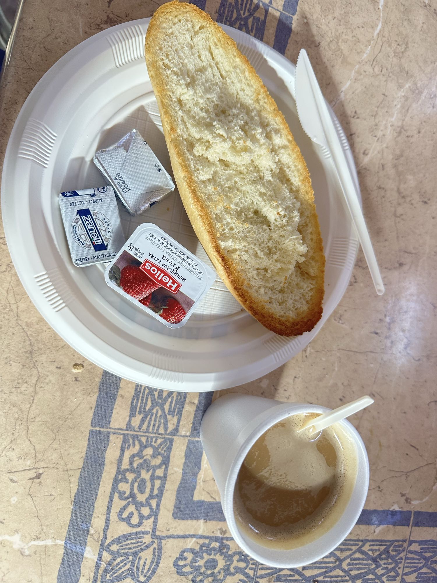 Desayuno café y pan