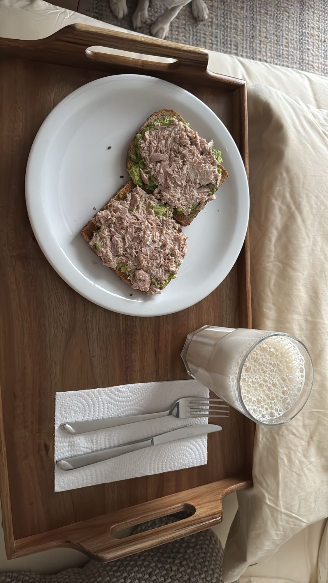 Tostadas de atún y leche