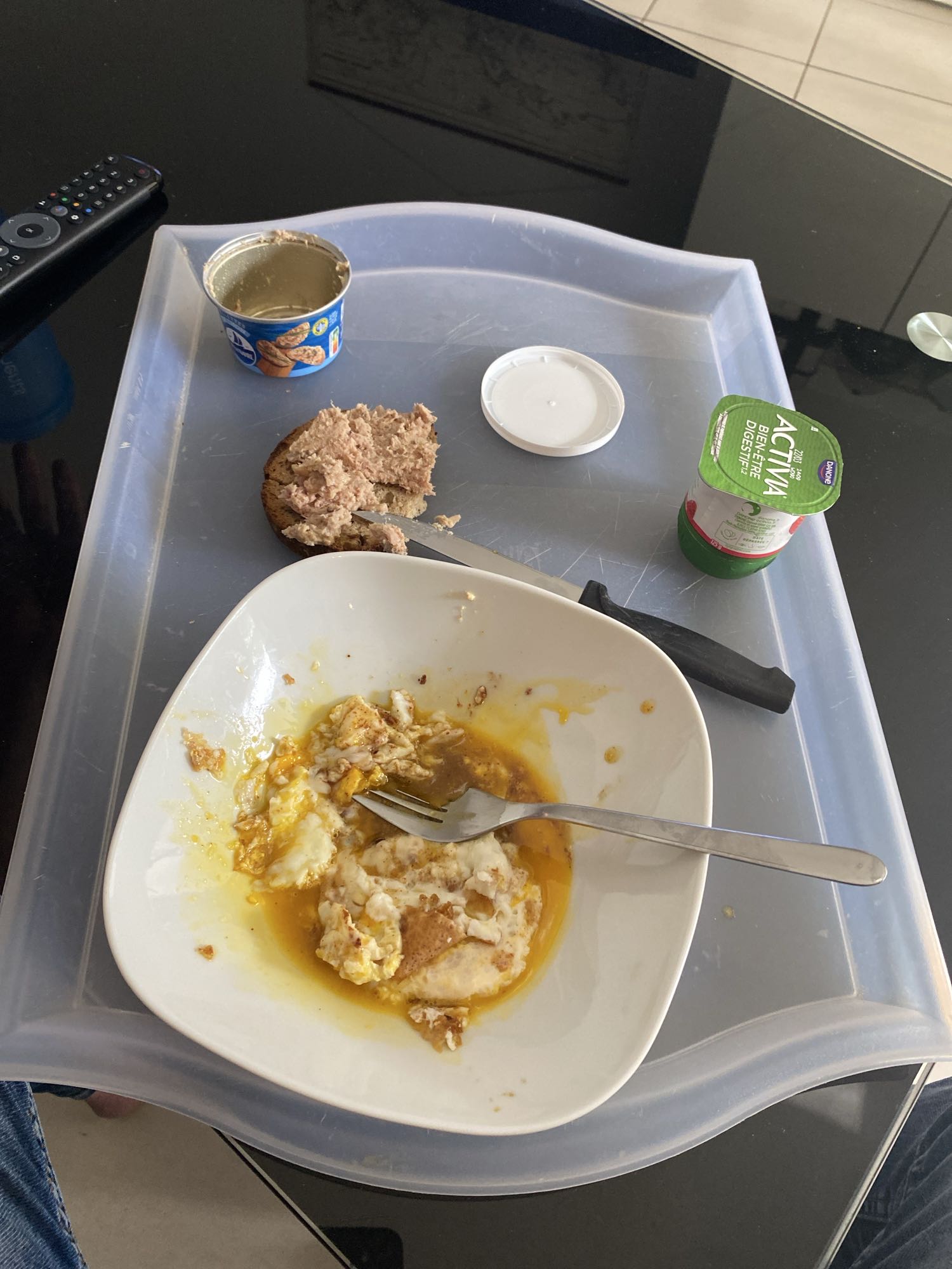 Petit-déjeuner œufs et tartine