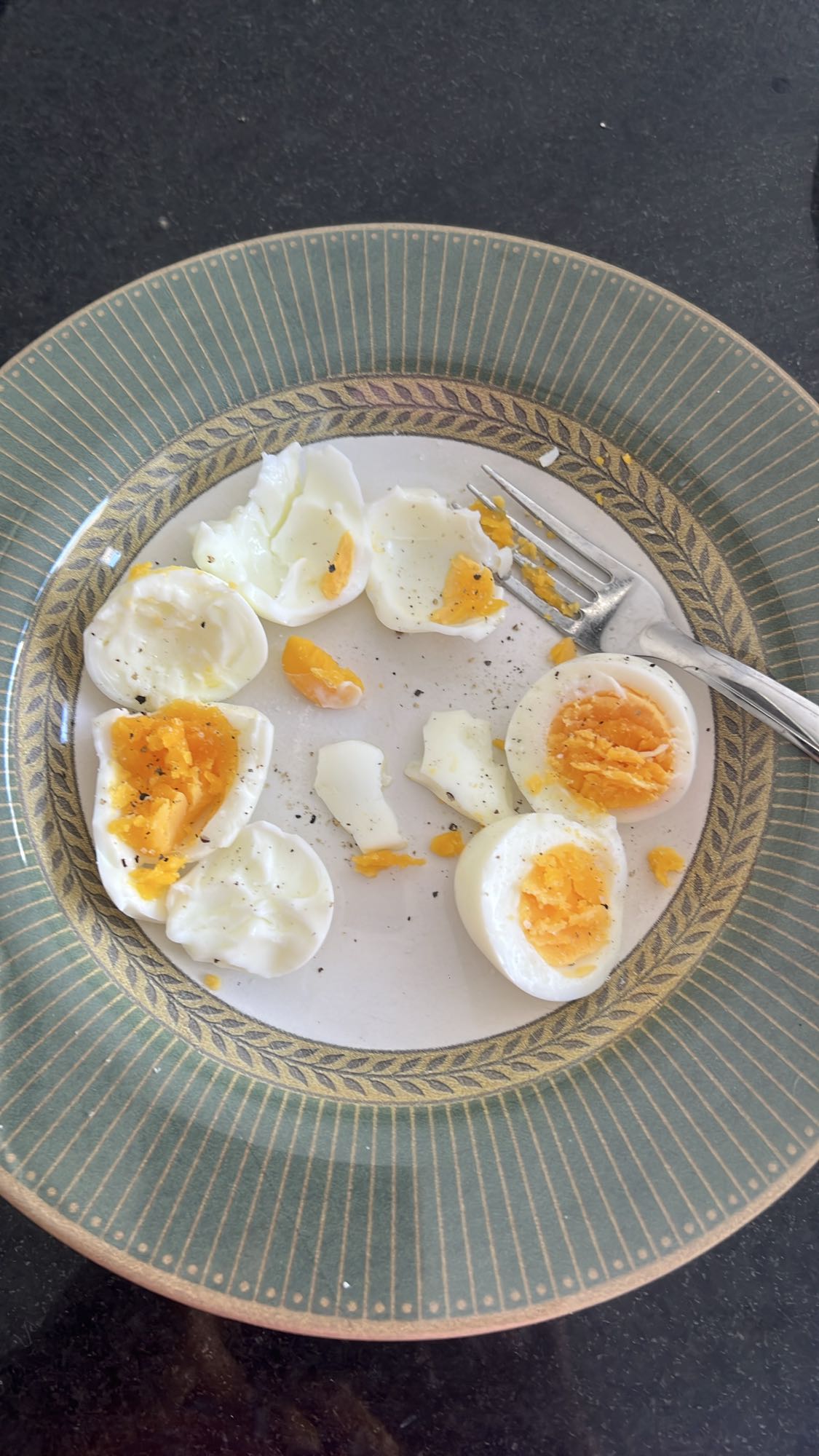 Ovos cozidos simples