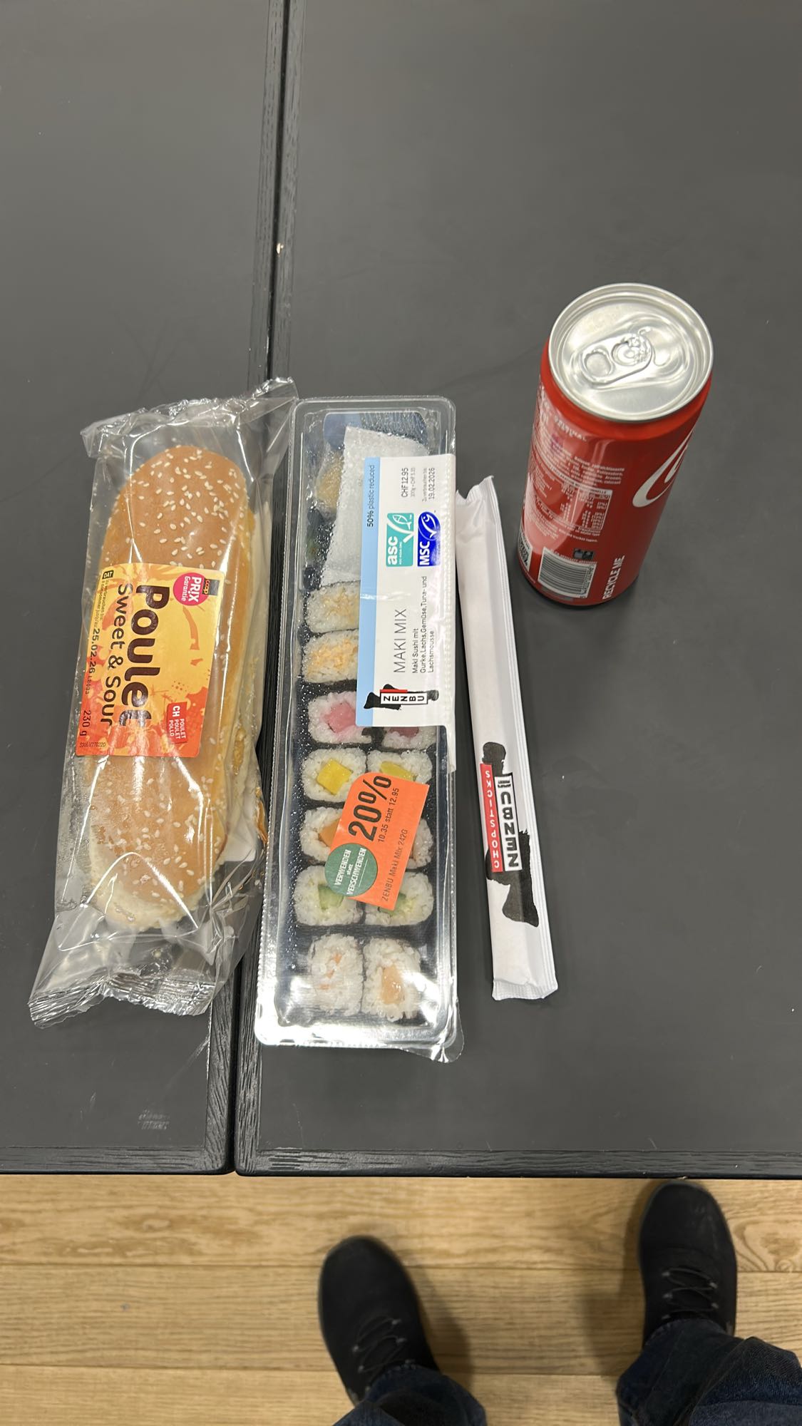 Sandwich poulet, maki, soda