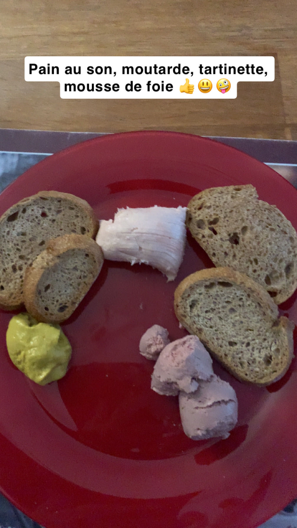 Pain au son et mousse de foie