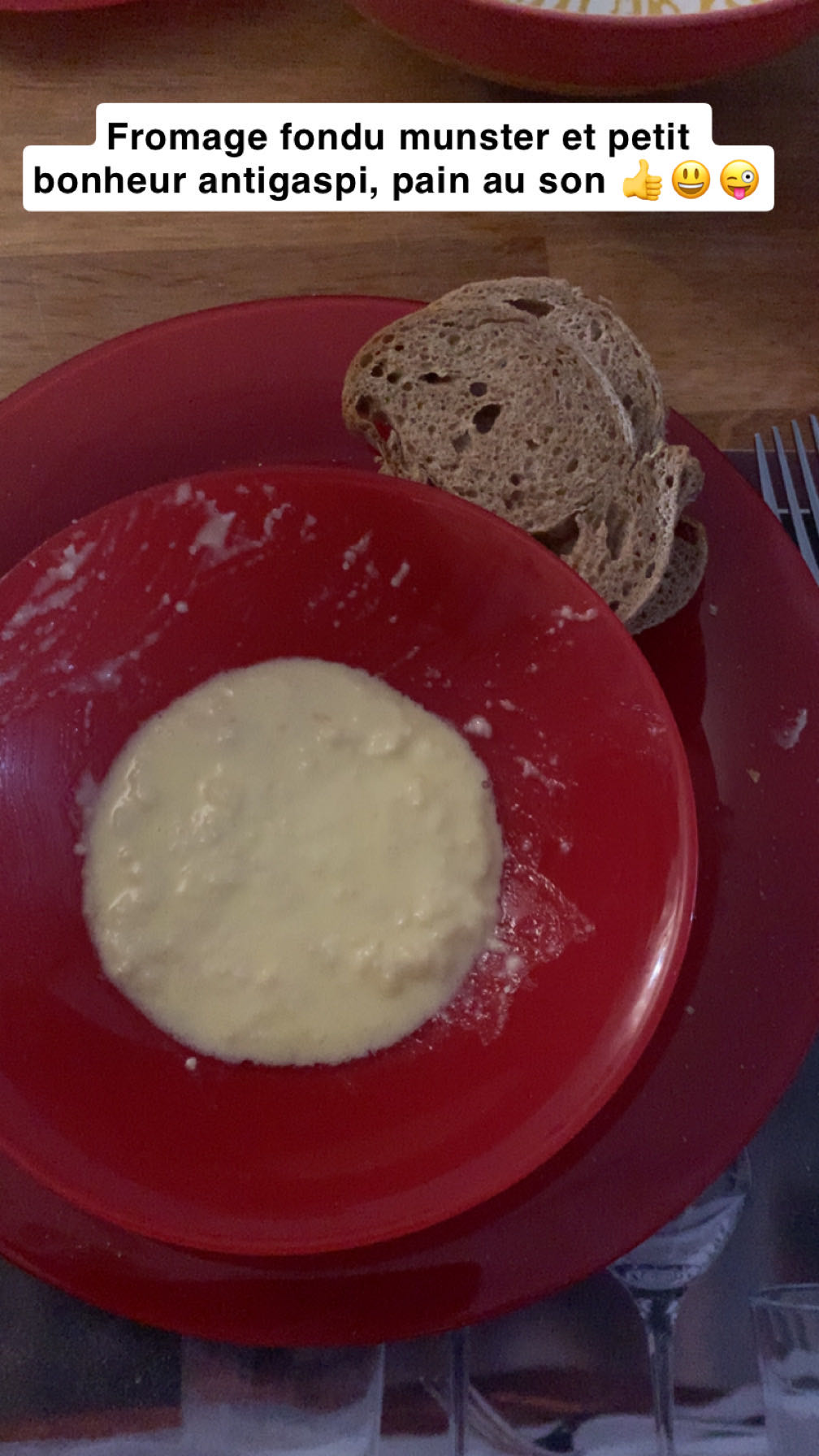 Munster fondu et pain au son