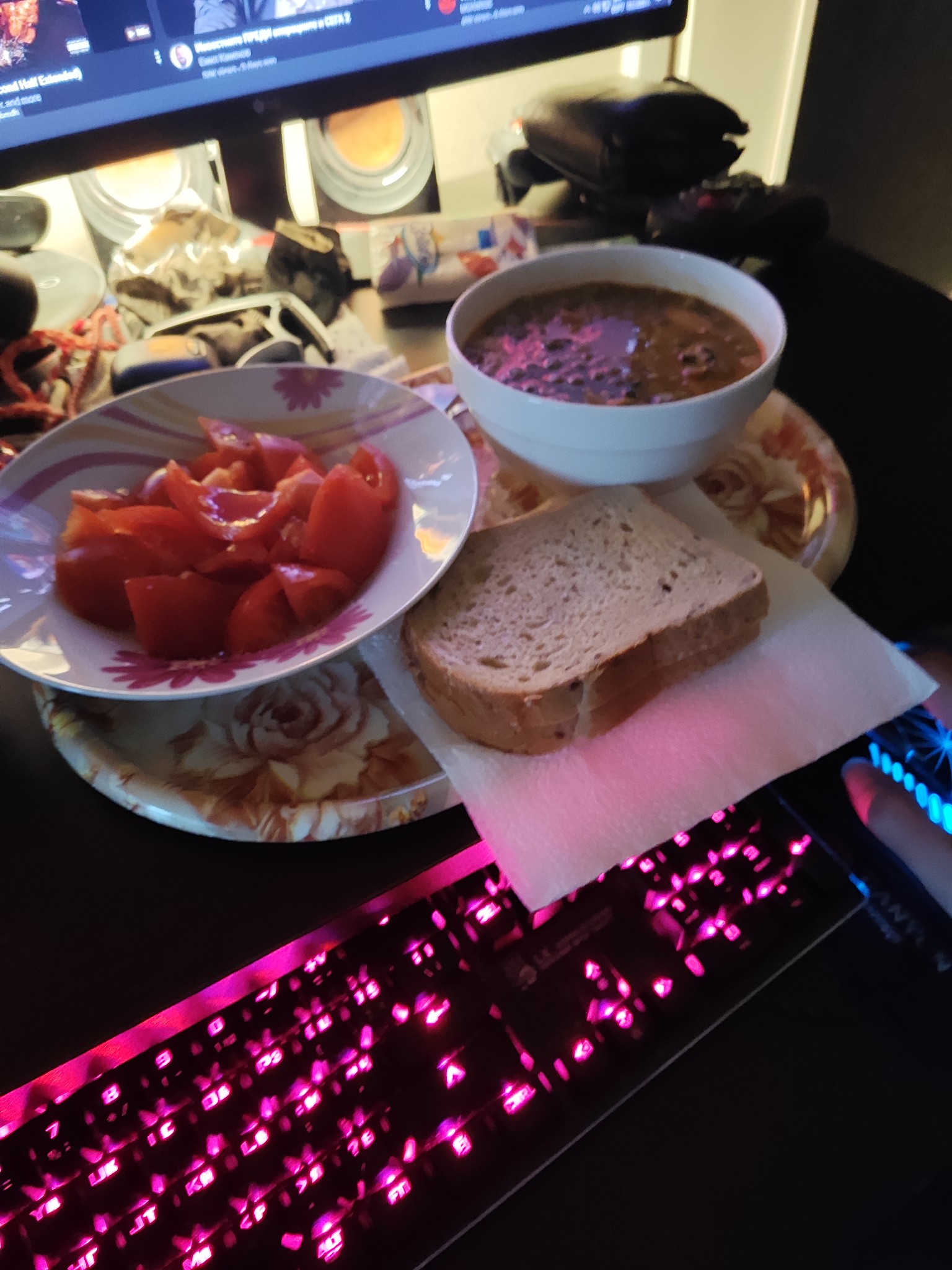 Lentil soup, bread, tomatoes