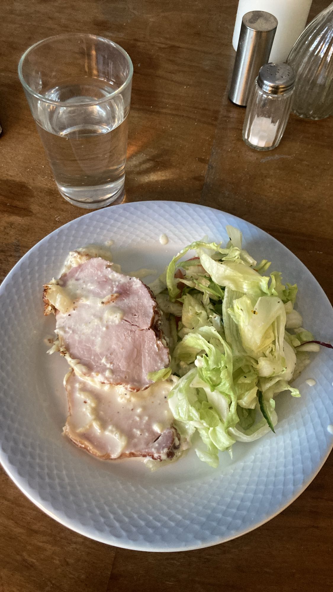 Skinka med sallad