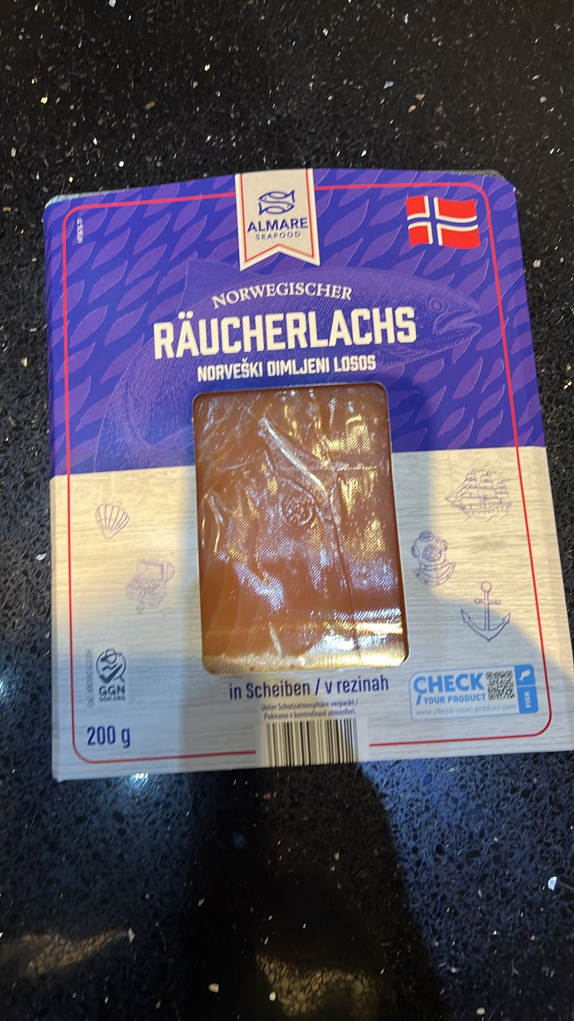 Wędzony łosoś norweski