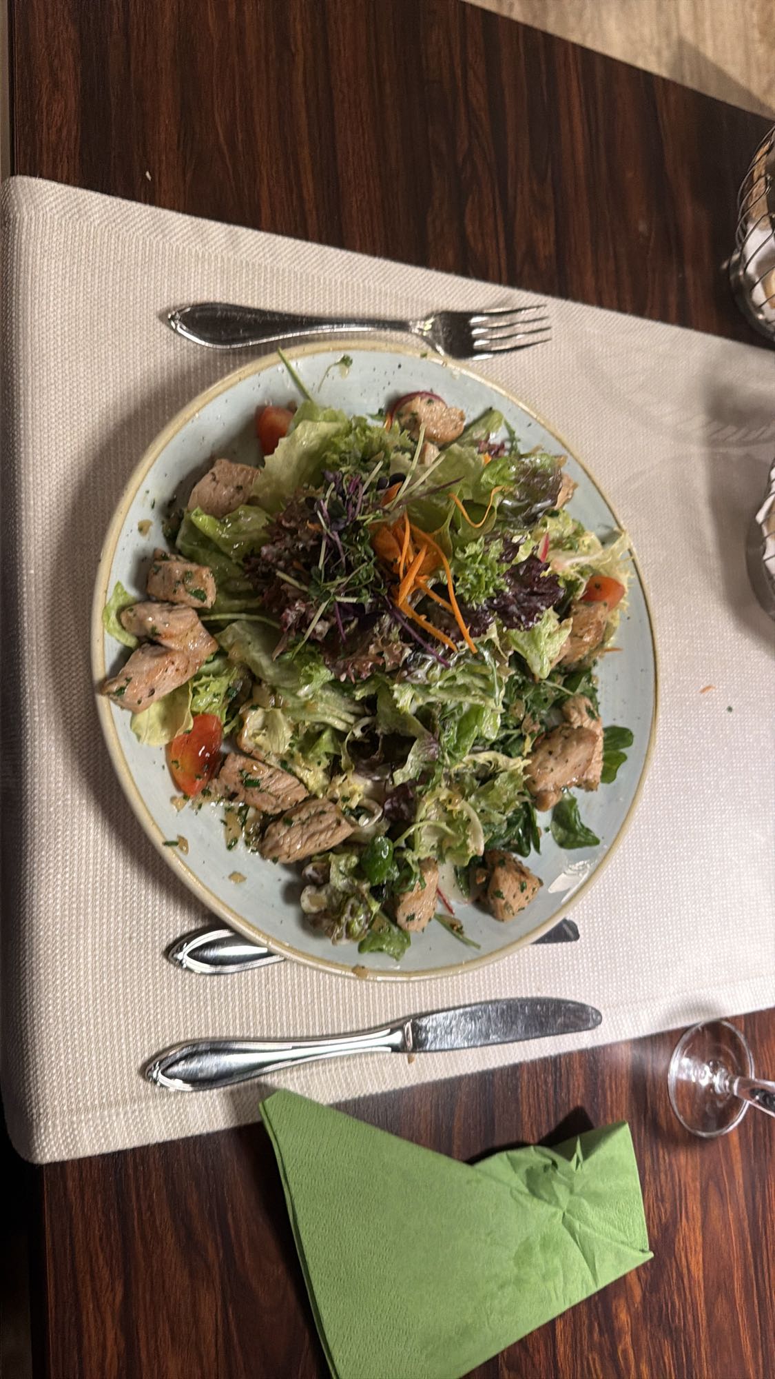 Tavuklu Karışık Salata