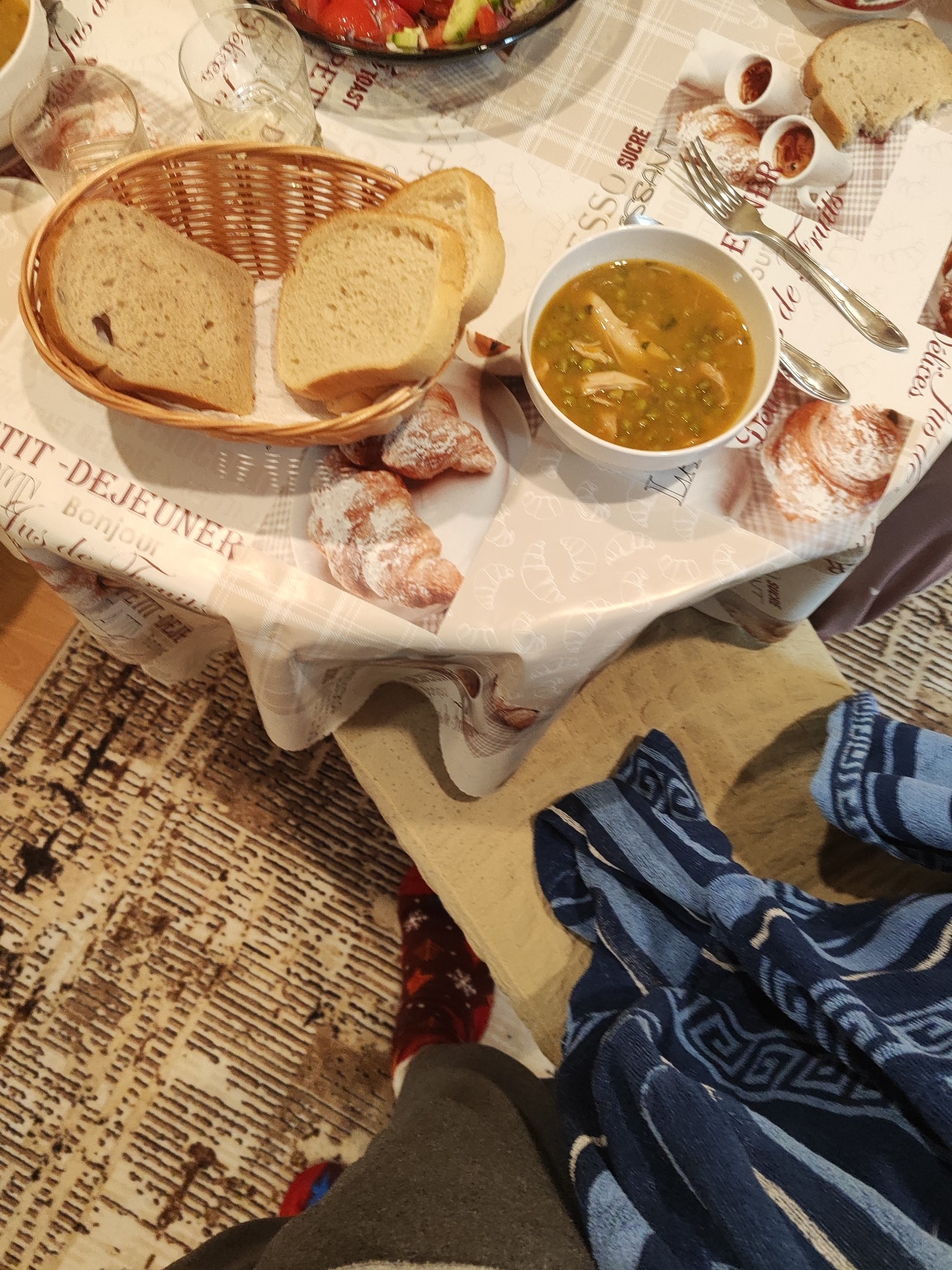 Chicken soup with bread