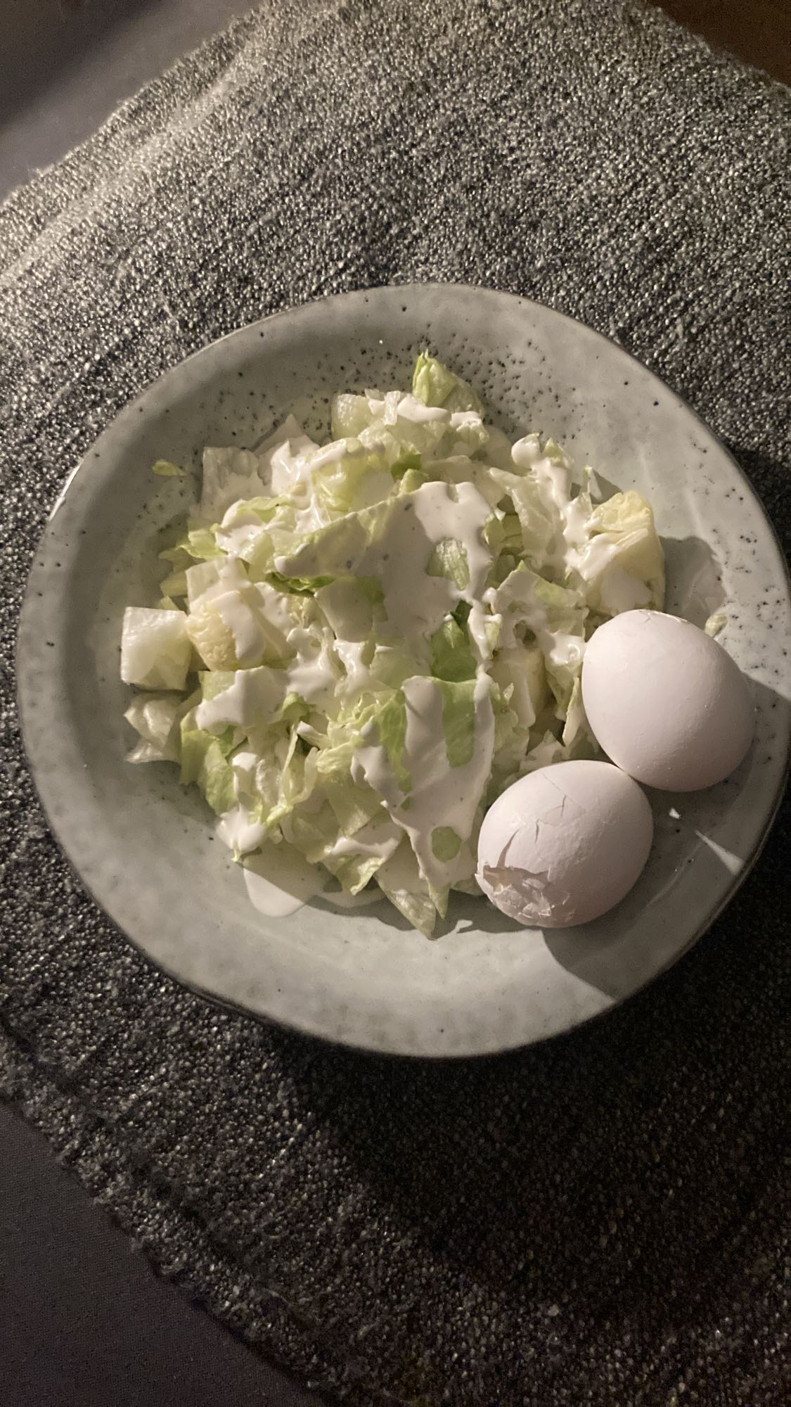 Sallad med ägg och dressing