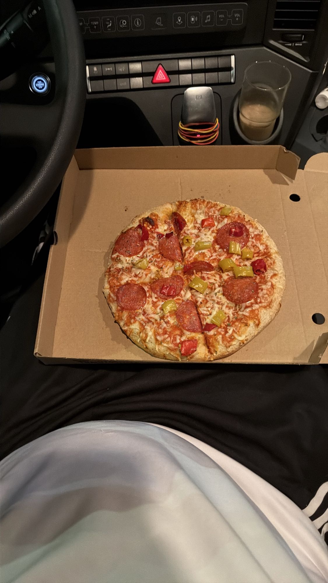 Pizza cu salam și ardei