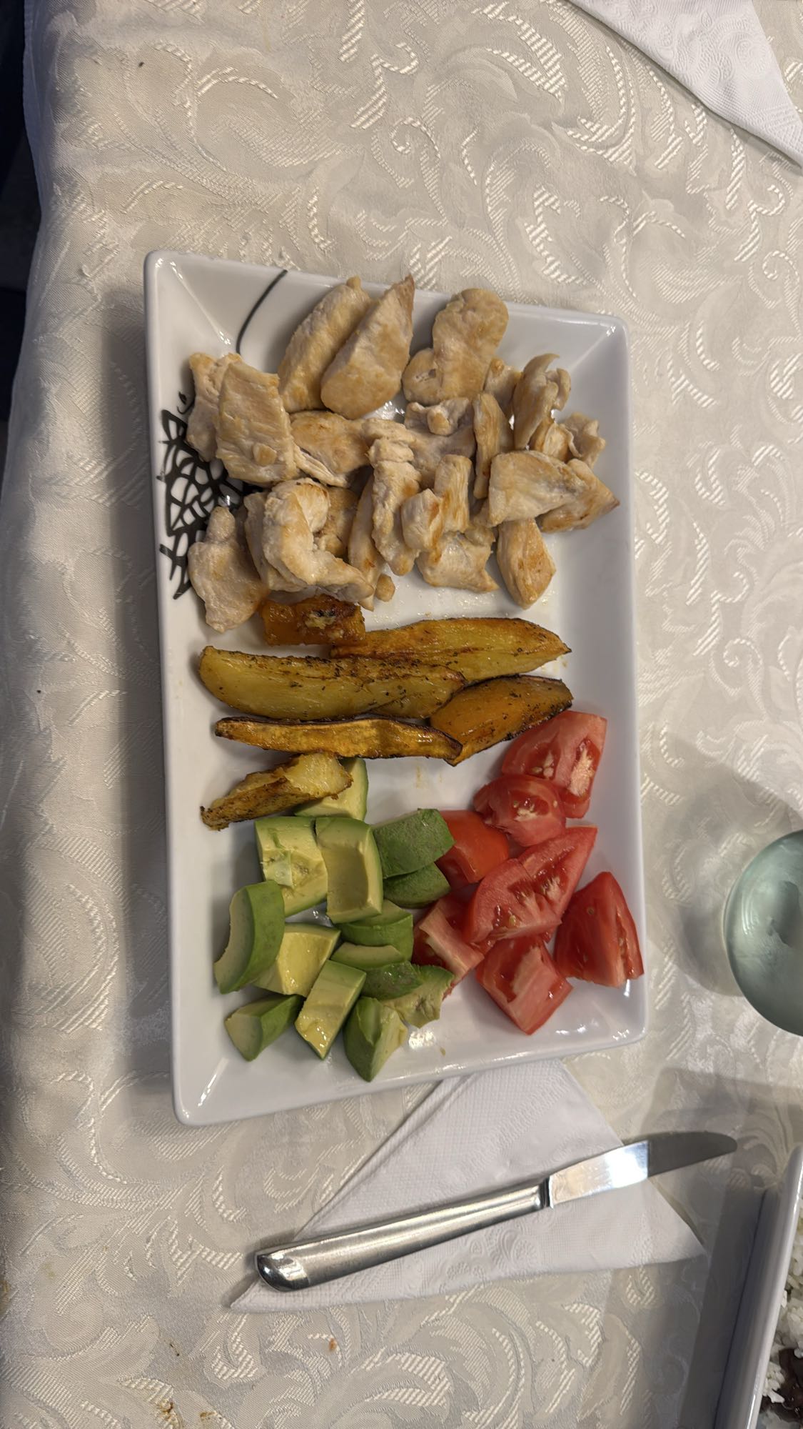 Pollo con vegetales frescos