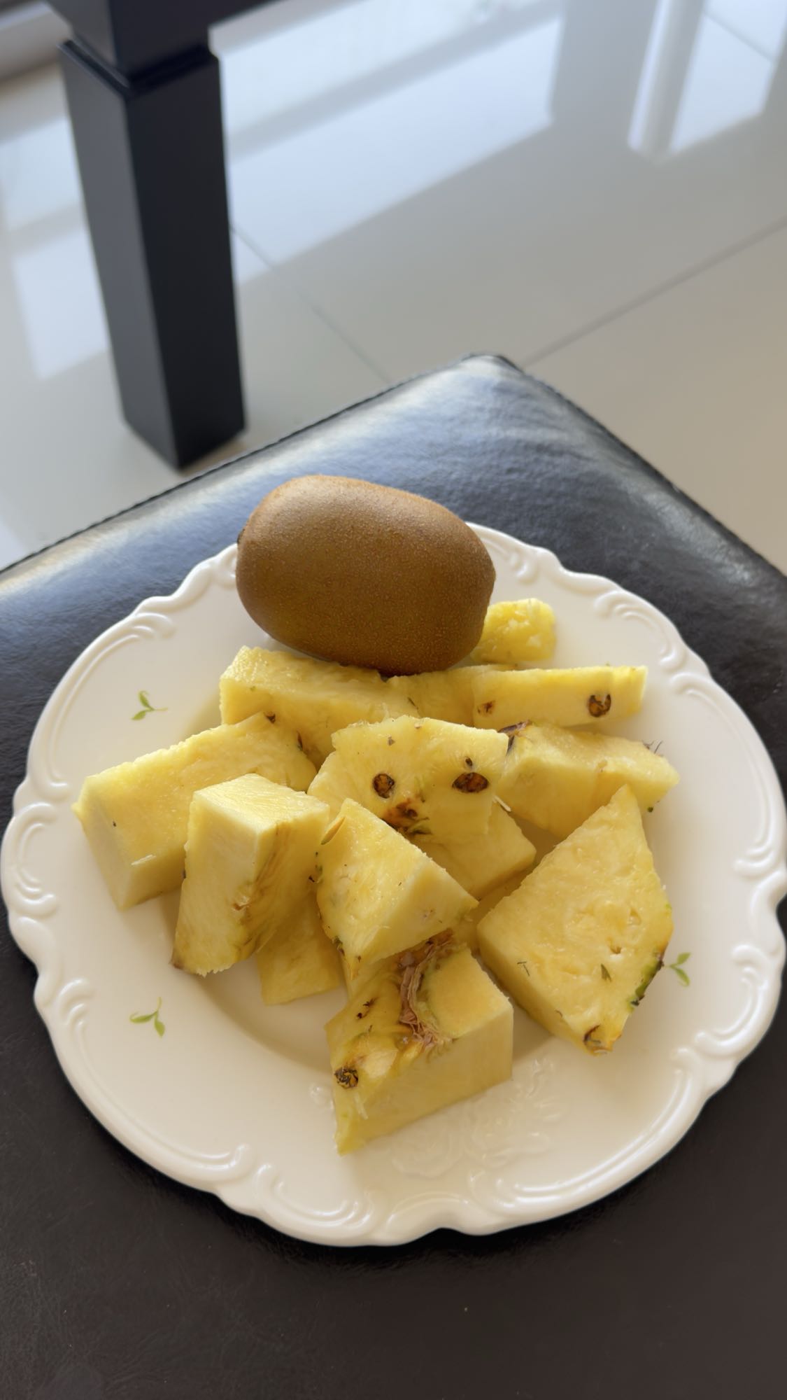 Ананас та ківі