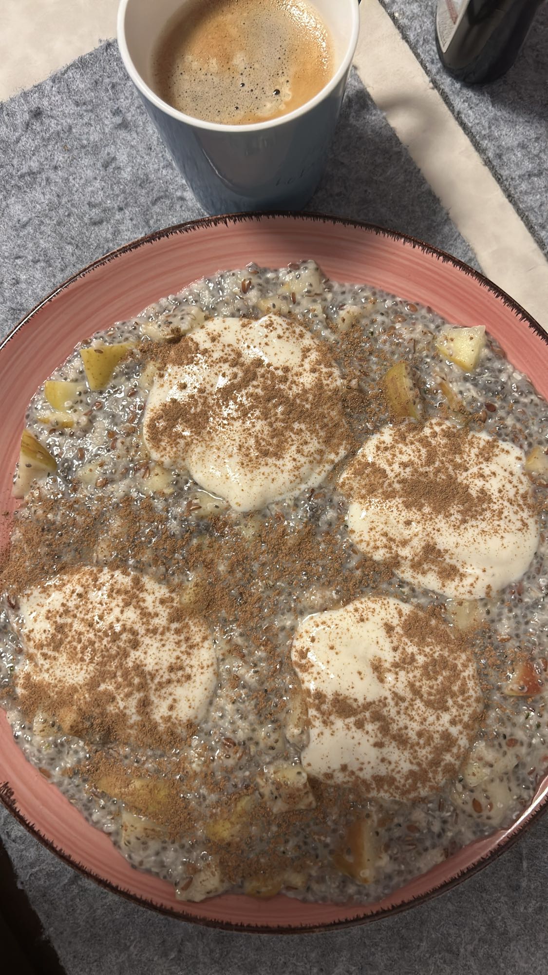 Pudín de chía con manzana